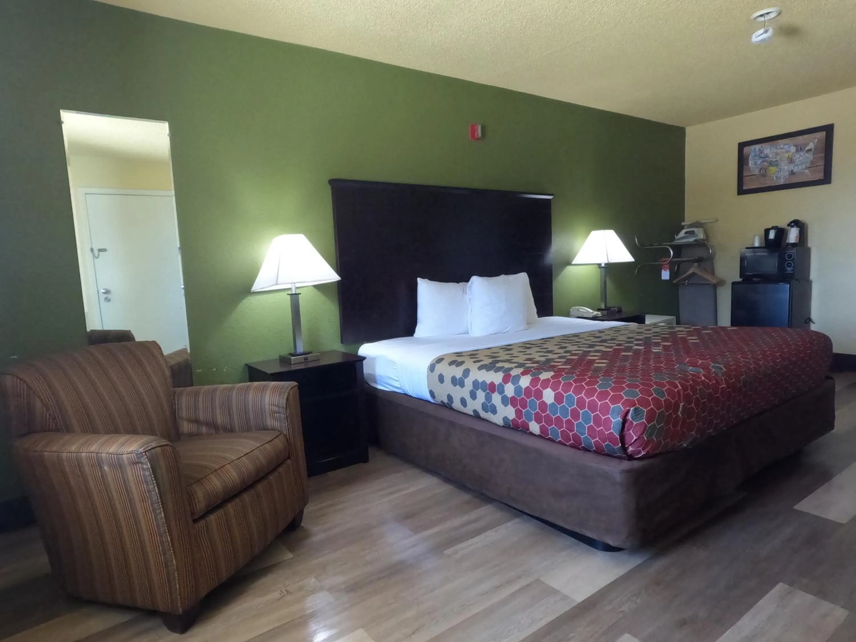 Bed in Econo Lodge Inn & Suites San Antonio near Frost Bank Center