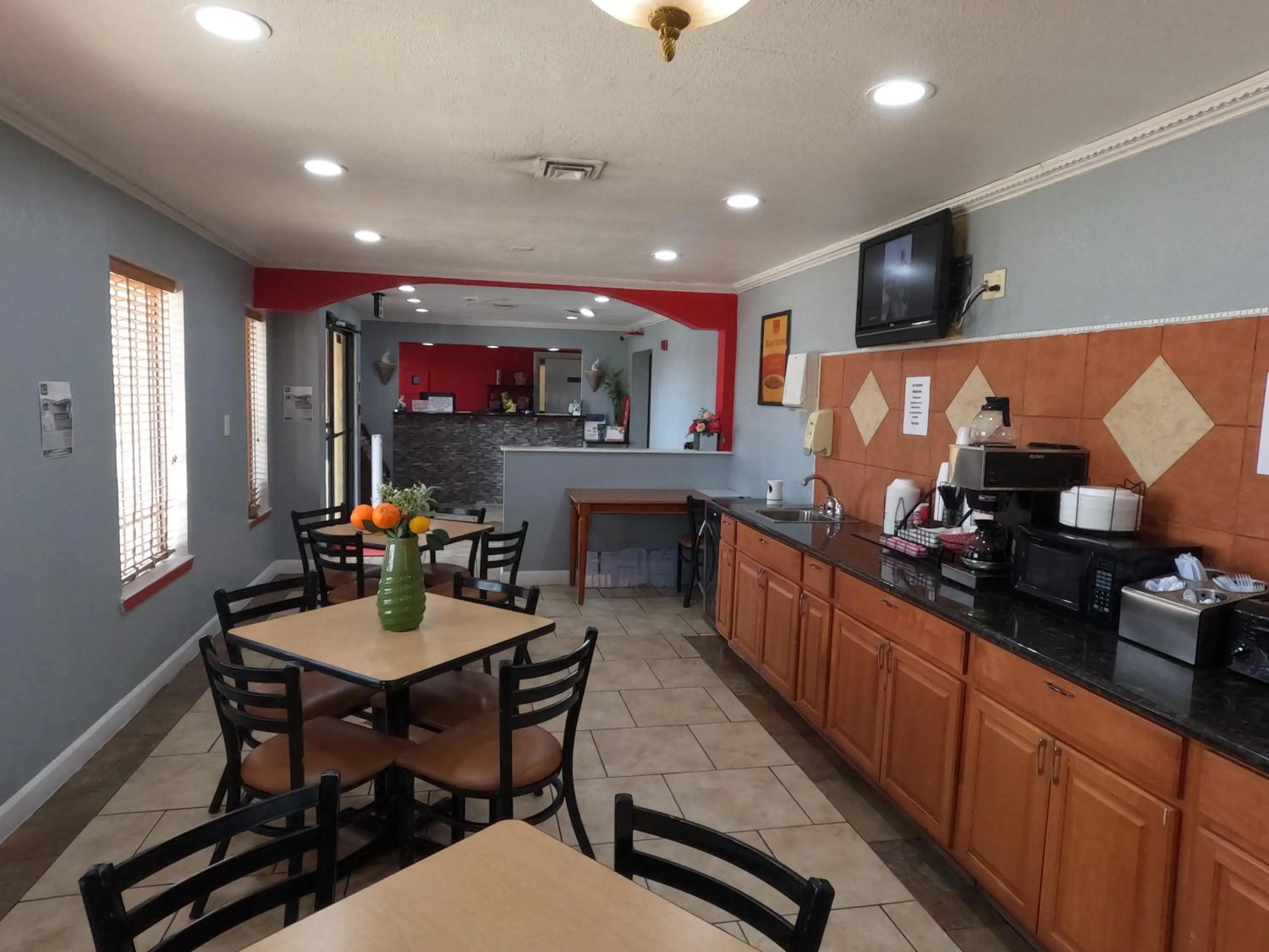 Breakfast in Econo Lodge Inn & Suites San Antonio near Frost Bank Center