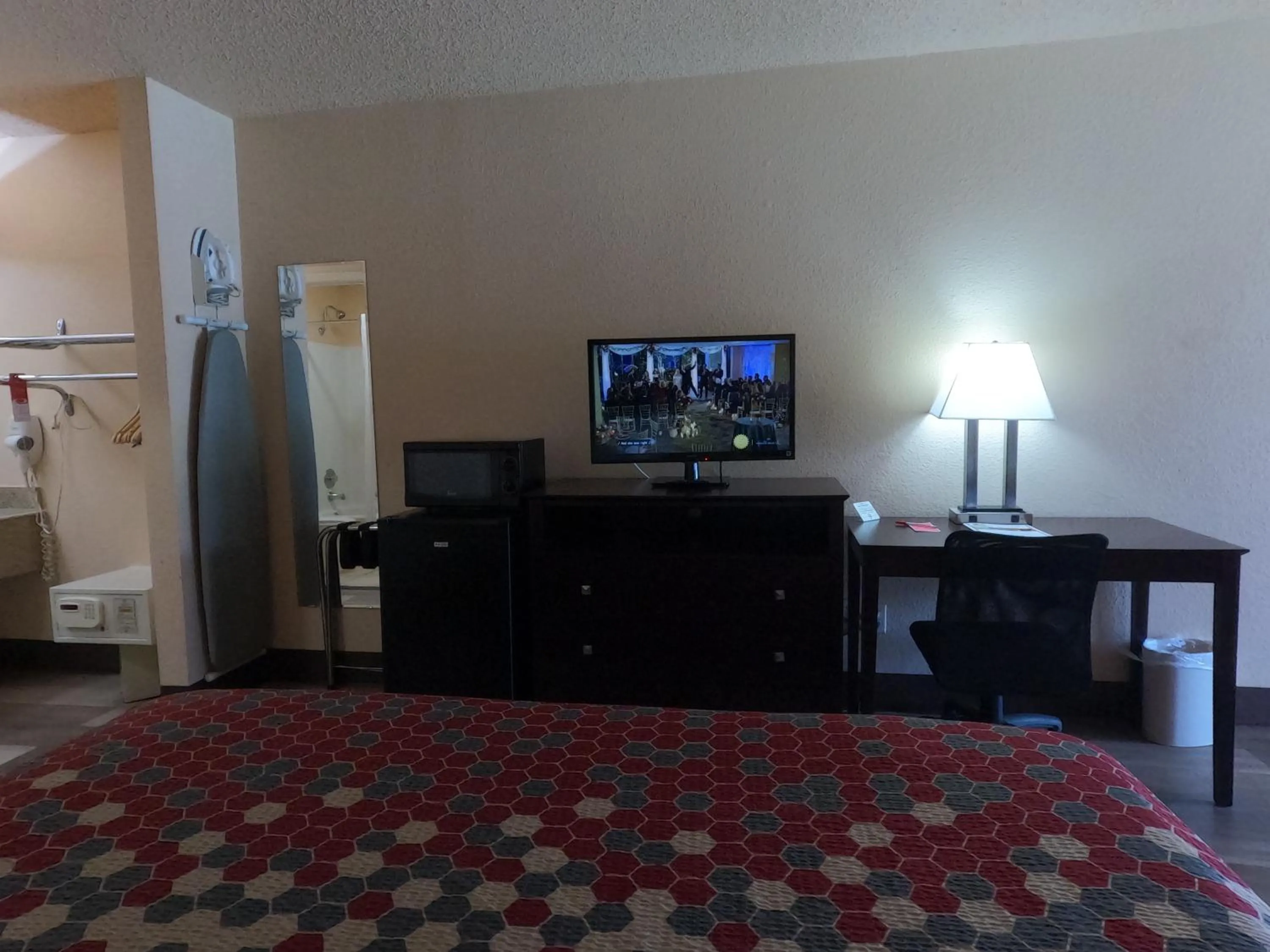 Bed in Econo Lodge Inn & Suites San Antonio near Frost Bank Center