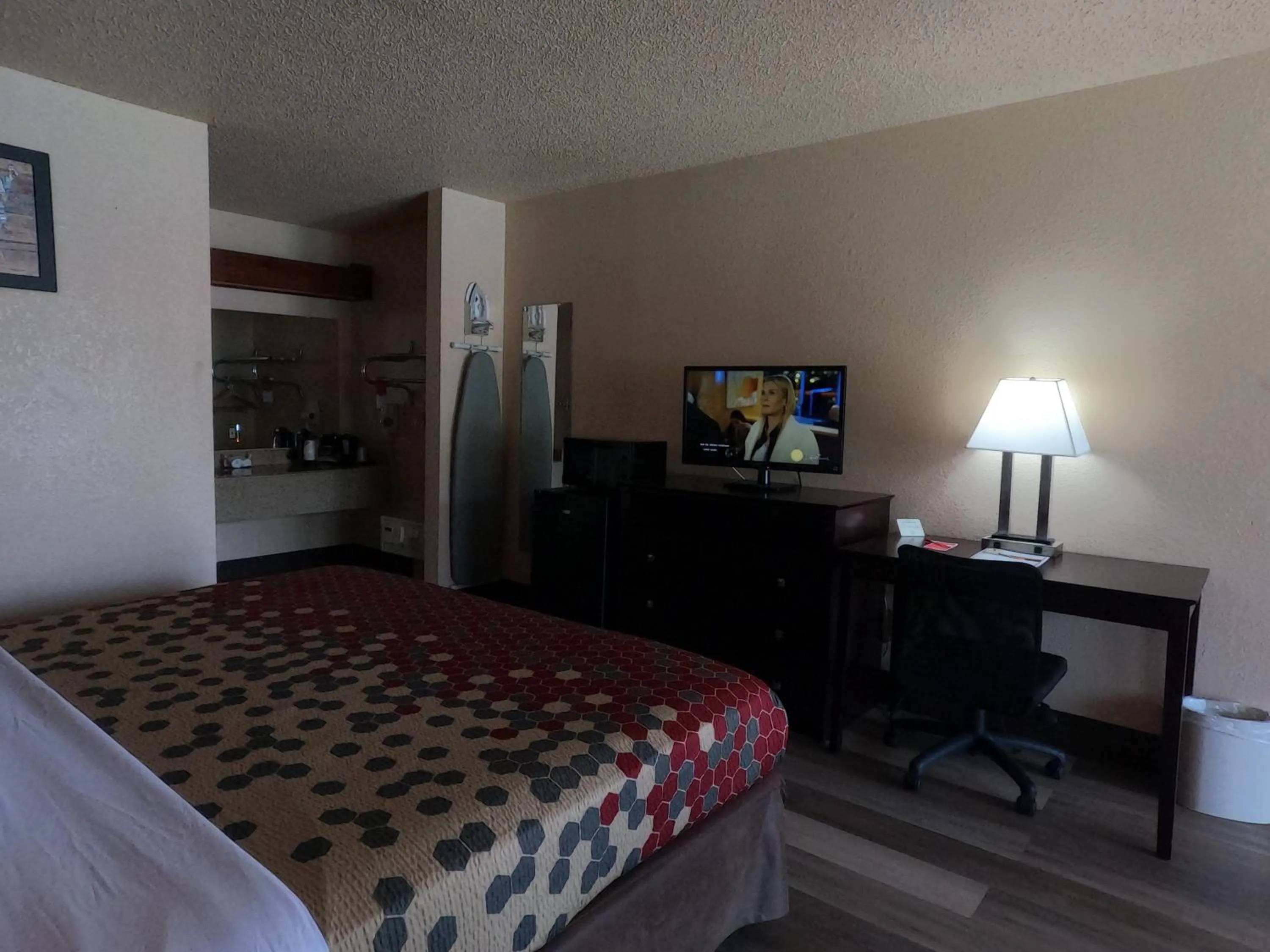 Bed in Econo Lodge Inn & Suites San Antonio near Frost Bank Center