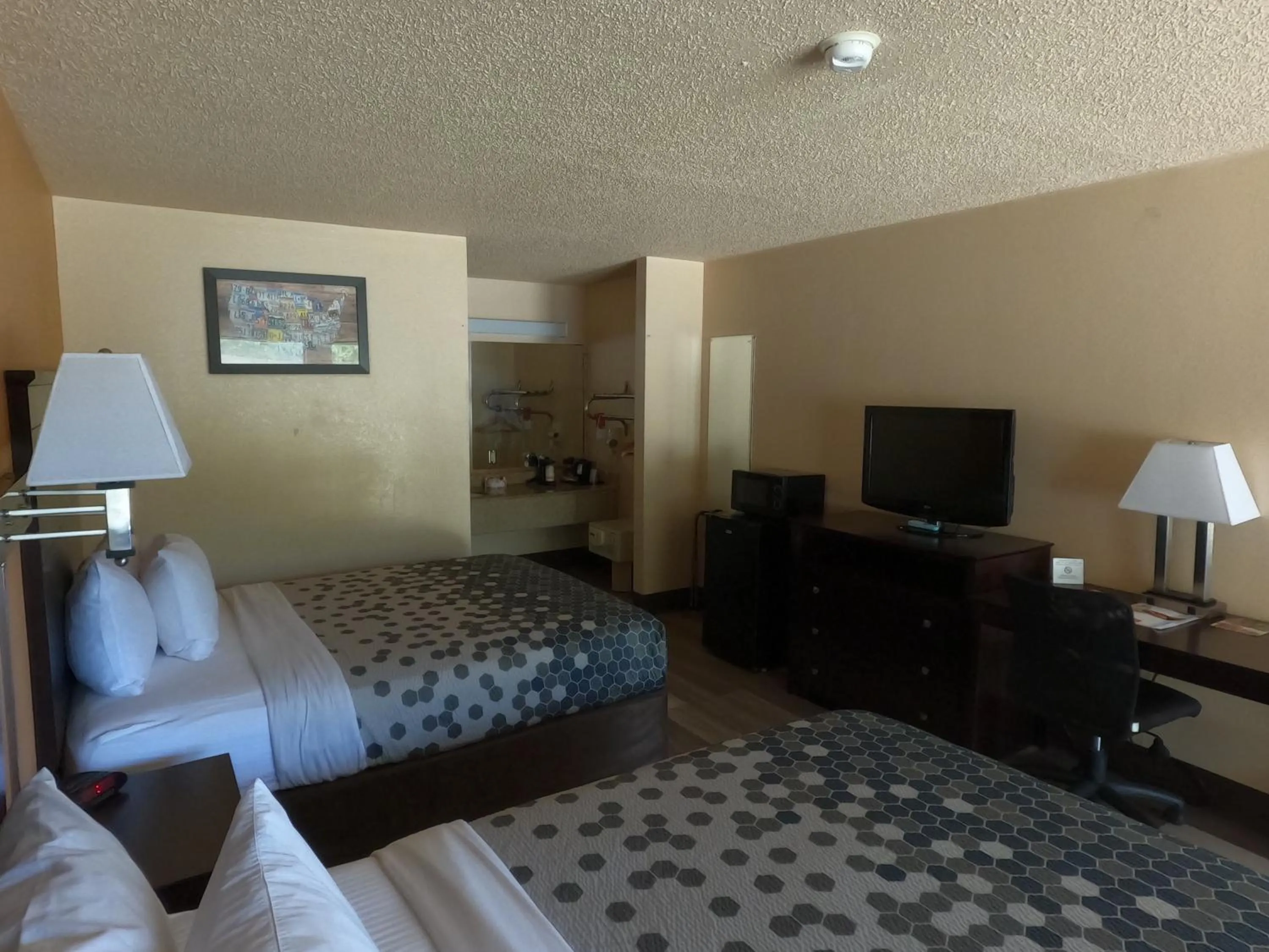 Bed in Econo Lodge Inn & Suites San Antonio near Frost Bank Center