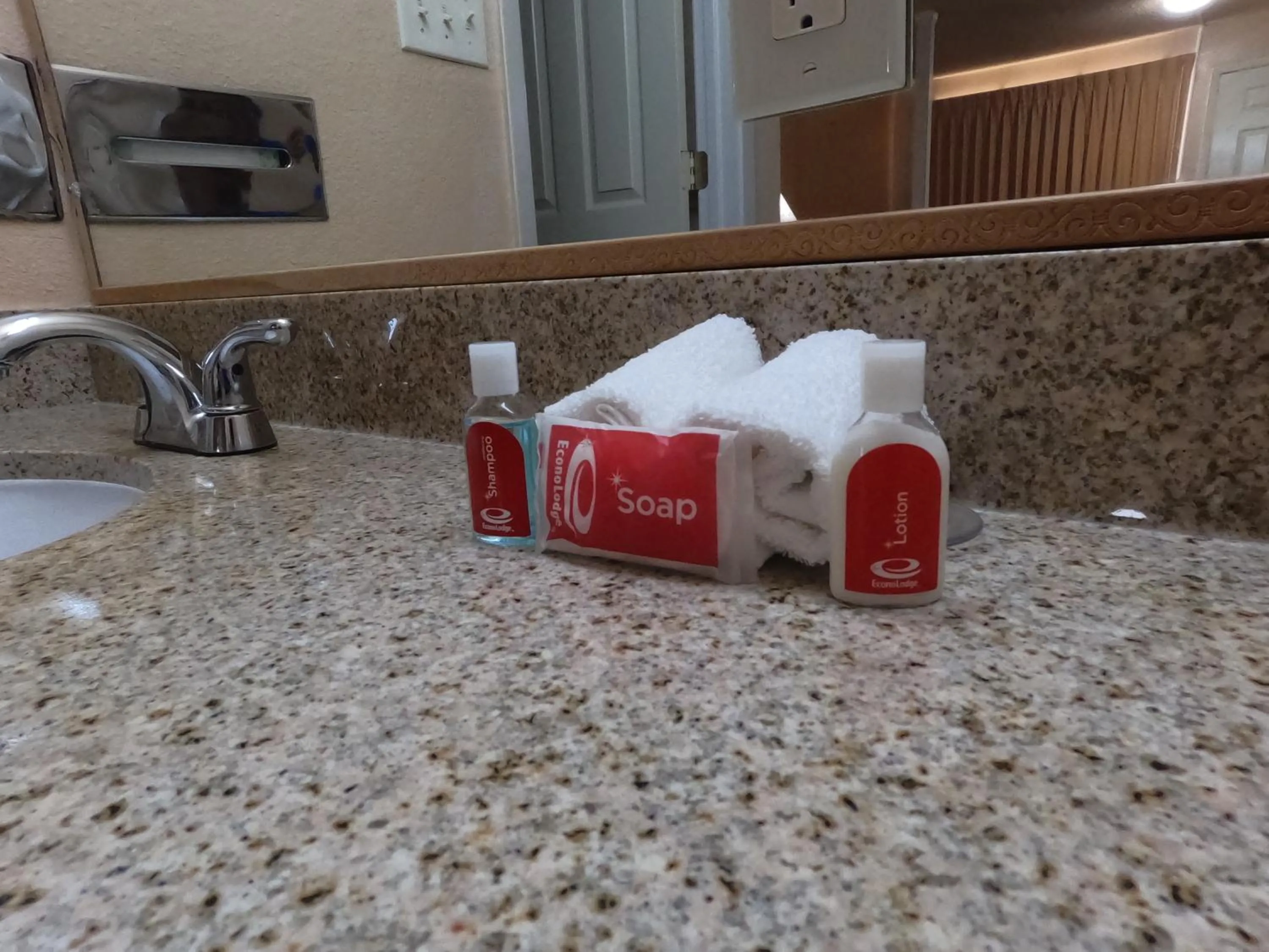 Econo Lodge Inn & Suites San Antonio near Frost Bank Center