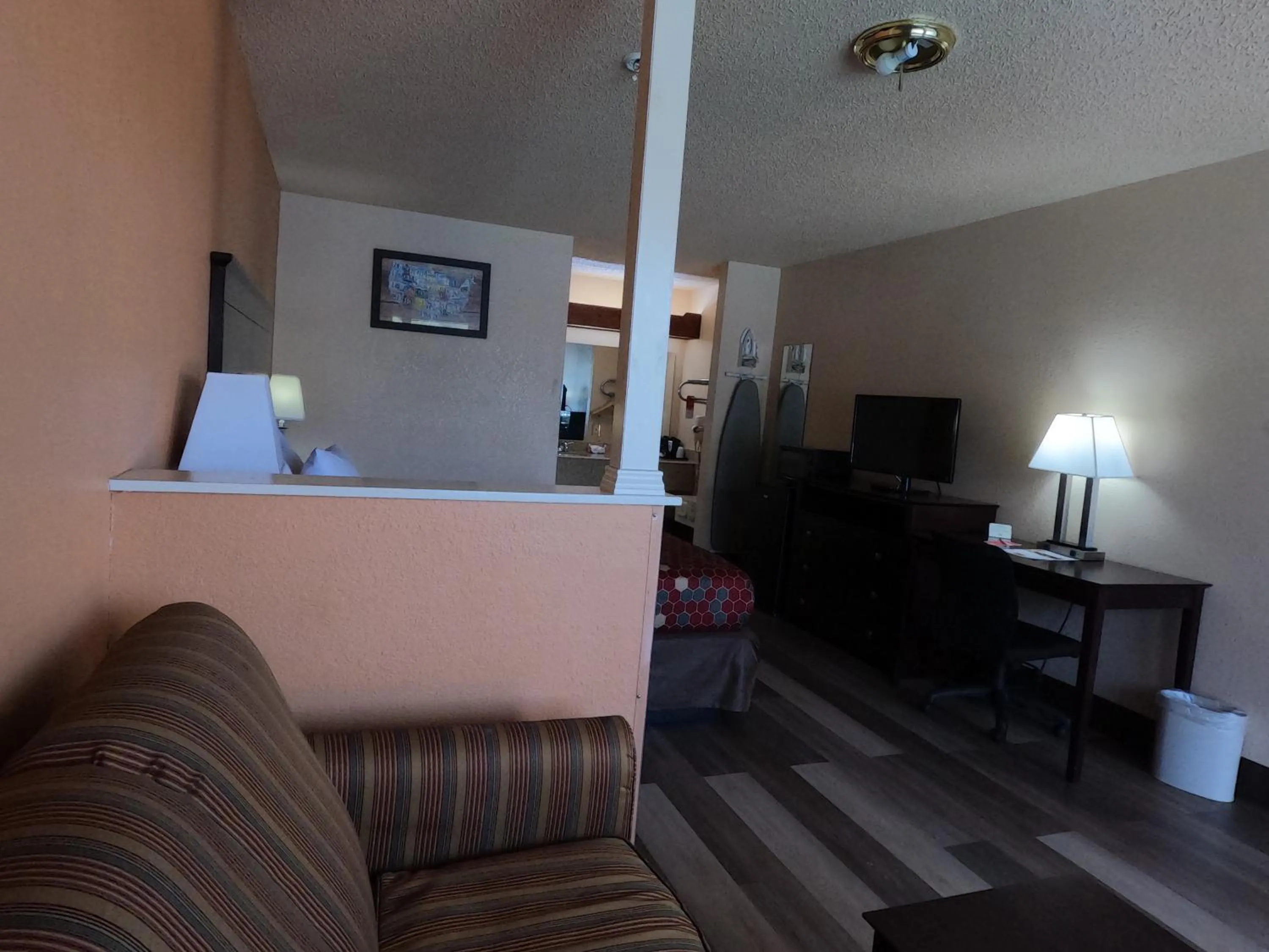 Econo Lodge Inn & Suites San Antonio near Frost Bank Center