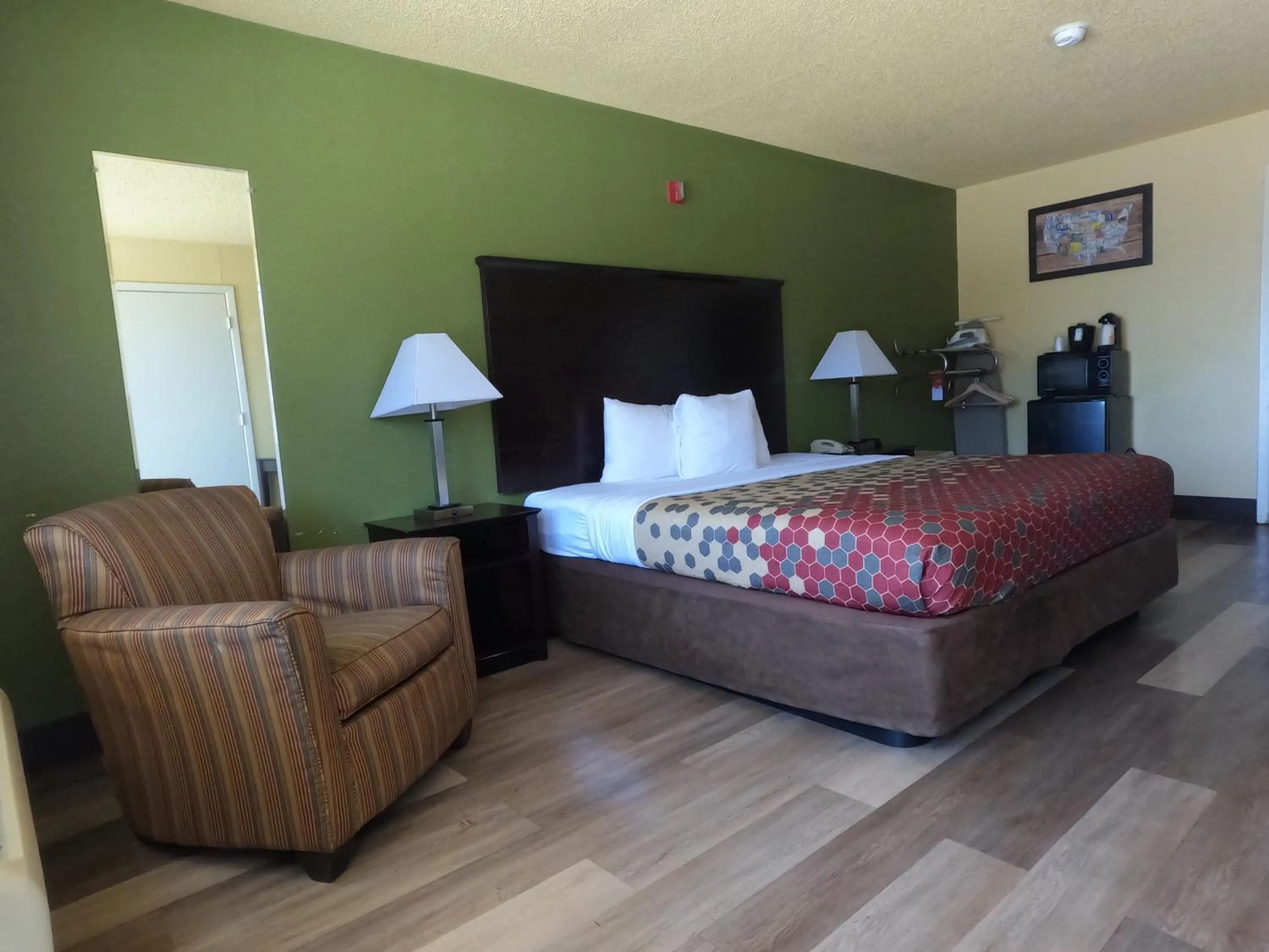 Bed in Econo Lodge Inn & Suites San Antonio near Frost Bank Center