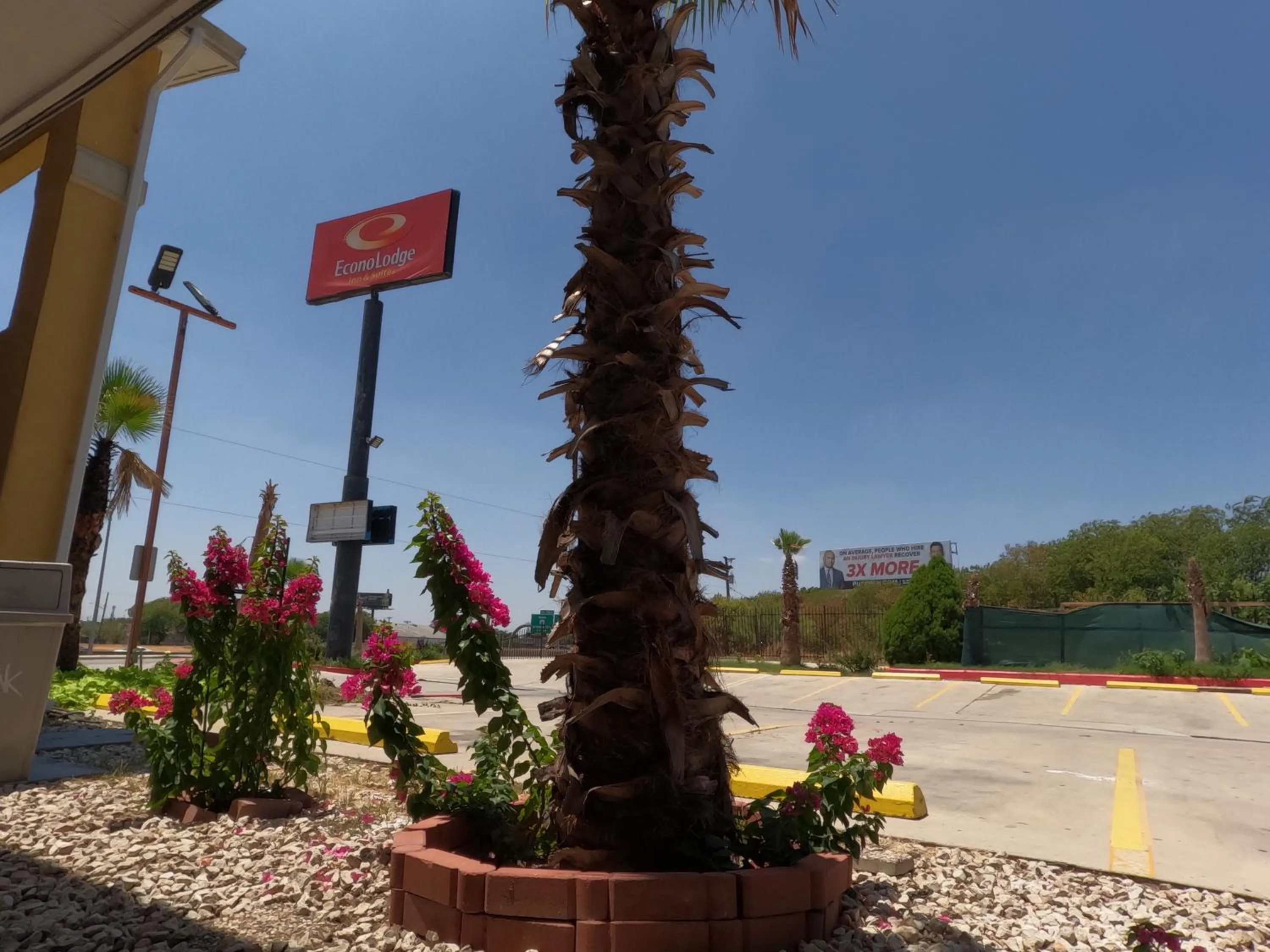 Econo Lodge Inn & Suites San Antonio near Frost Bank Center