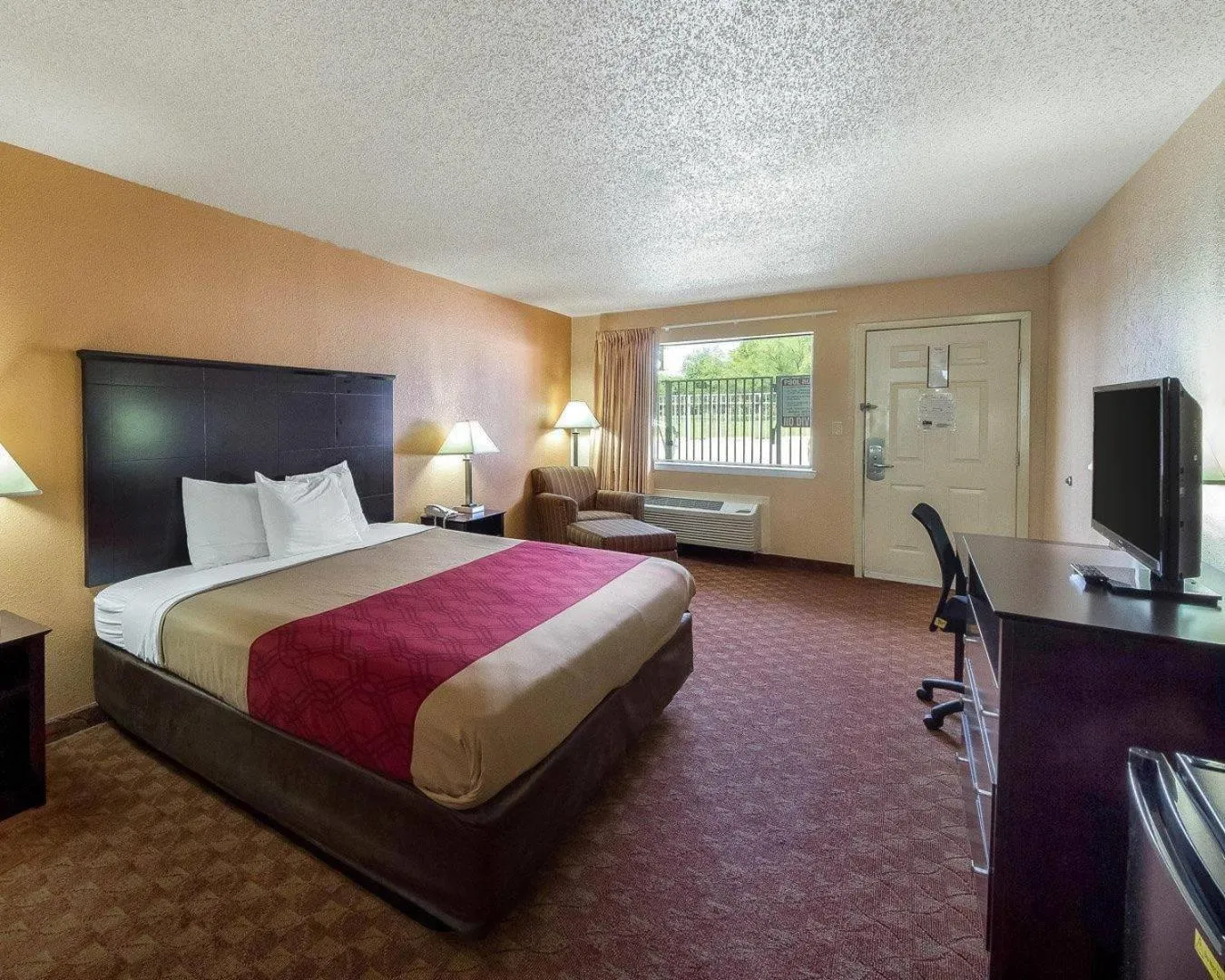 Bedroom, Bed in Econo Lodge Inn & Suites San Antonio near Frost Bank Center