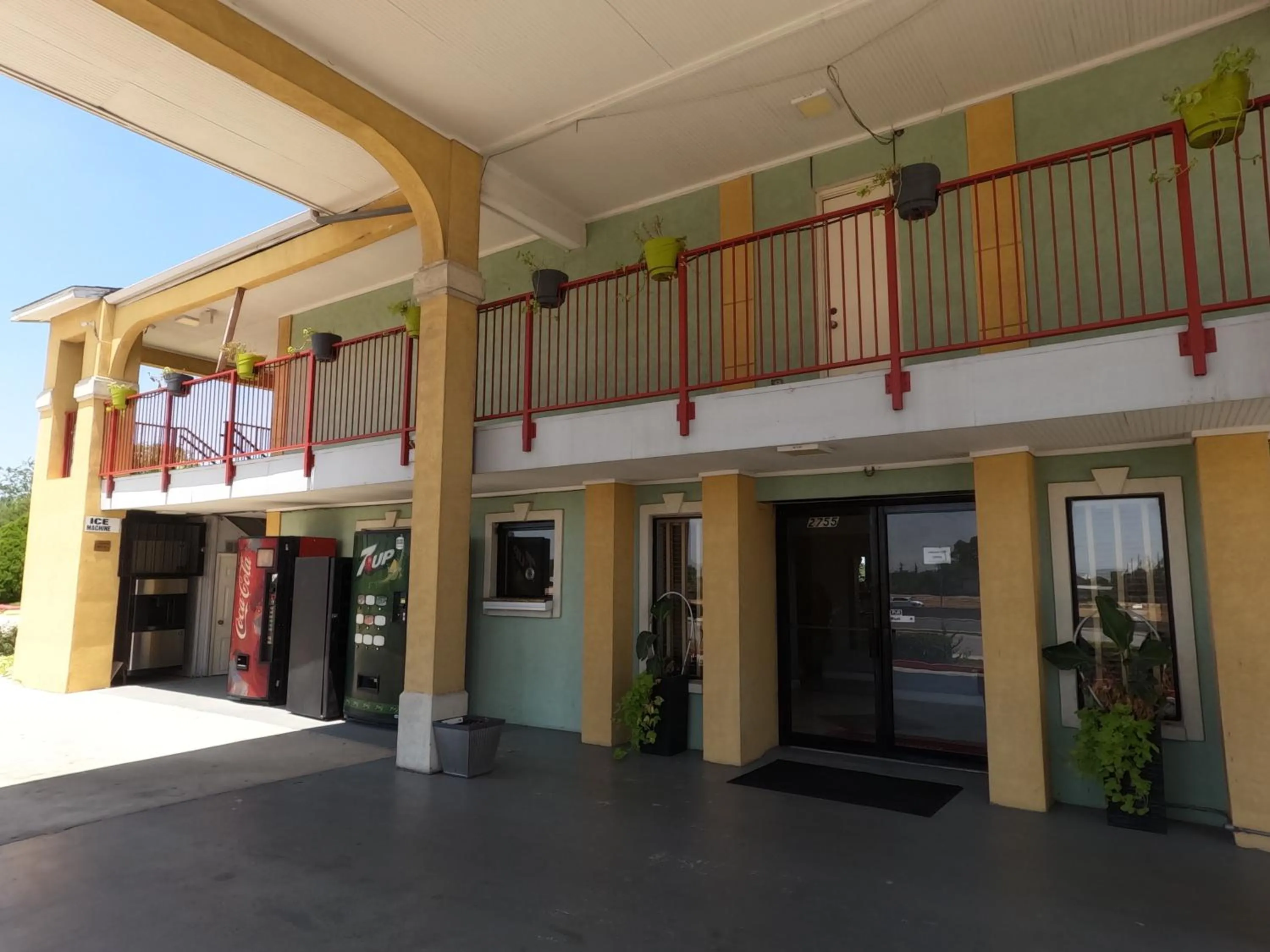 Econo Lodge Inn & Suites San Antonio near Frost Bank Center