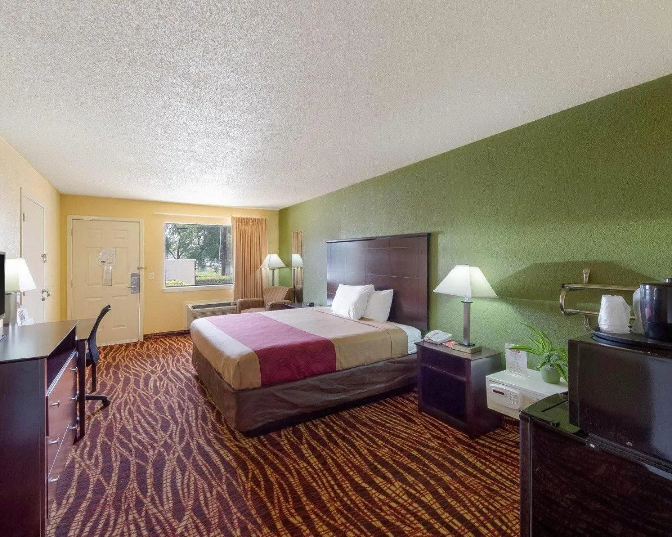 Bedroom, Bed in Econo Lodge Inn & Suites San Antonio near Frost Bank Center