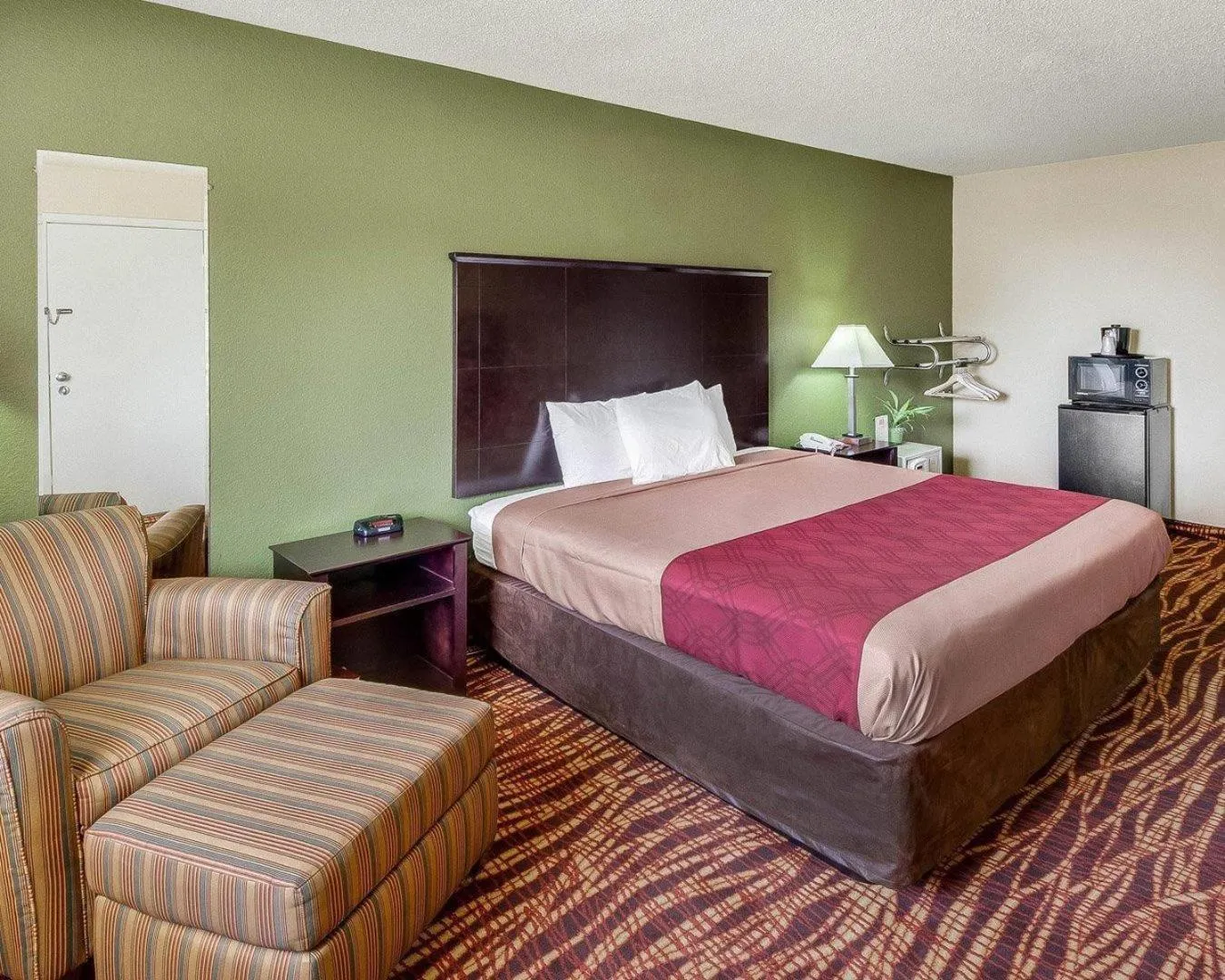 Bedroom, Bed in Econo Lodge Inn & Suites San Antonio near Frost Bank Center