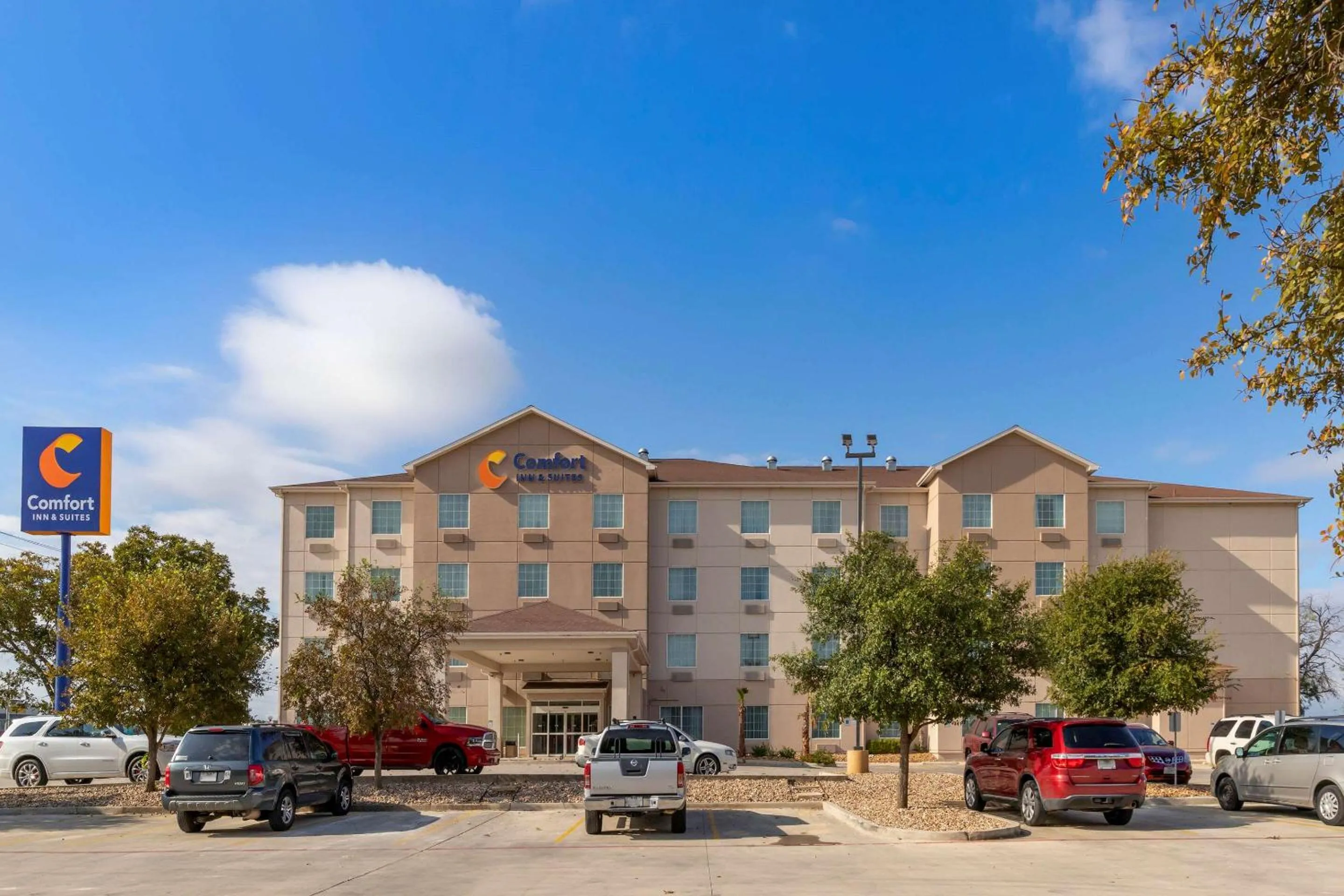 Property building in Comfort Inn & Suites Selma near Randolph AFB