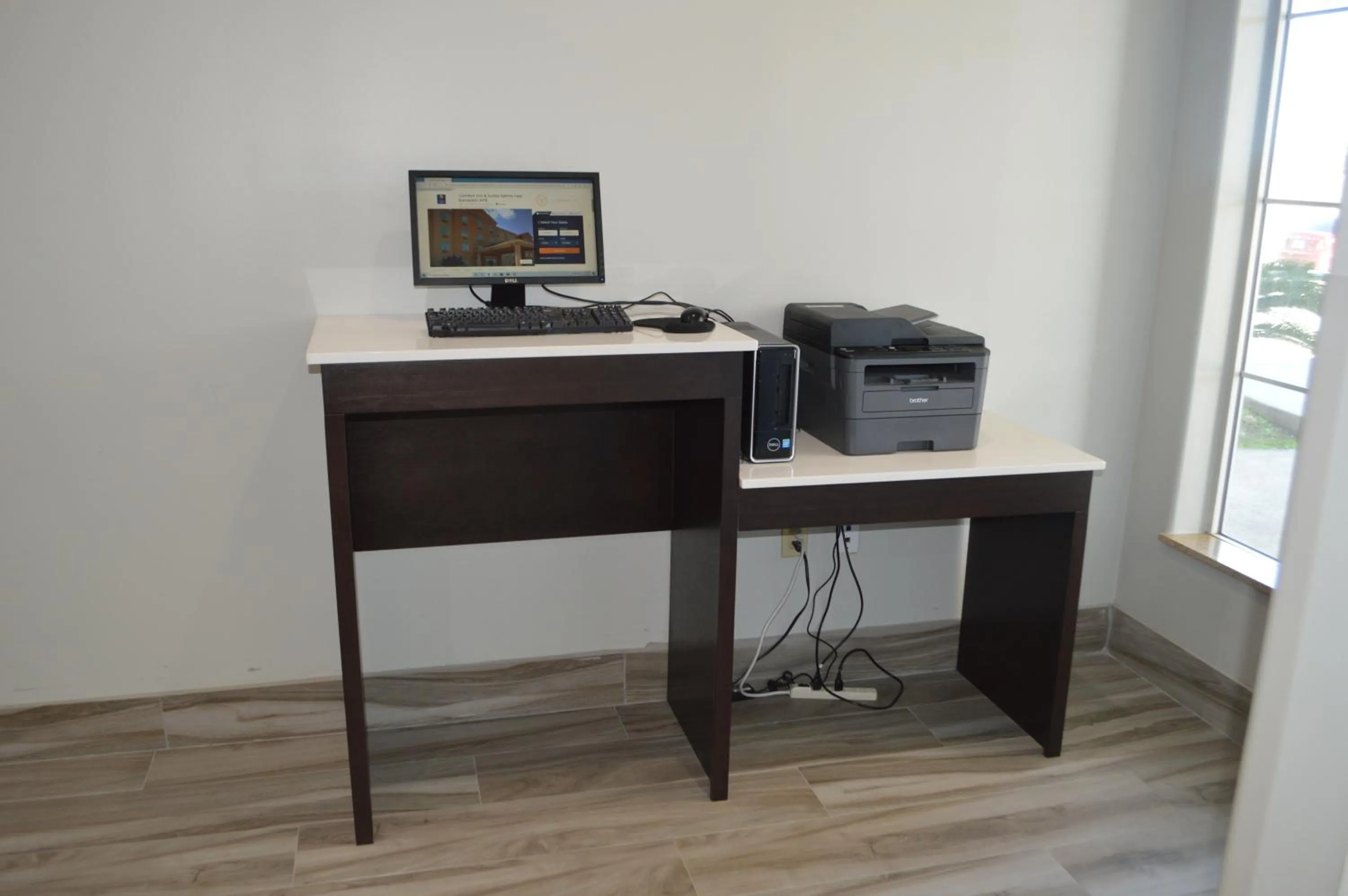 TV and multimedia in Comfort Inn & Suites Selma near Randolph AFB