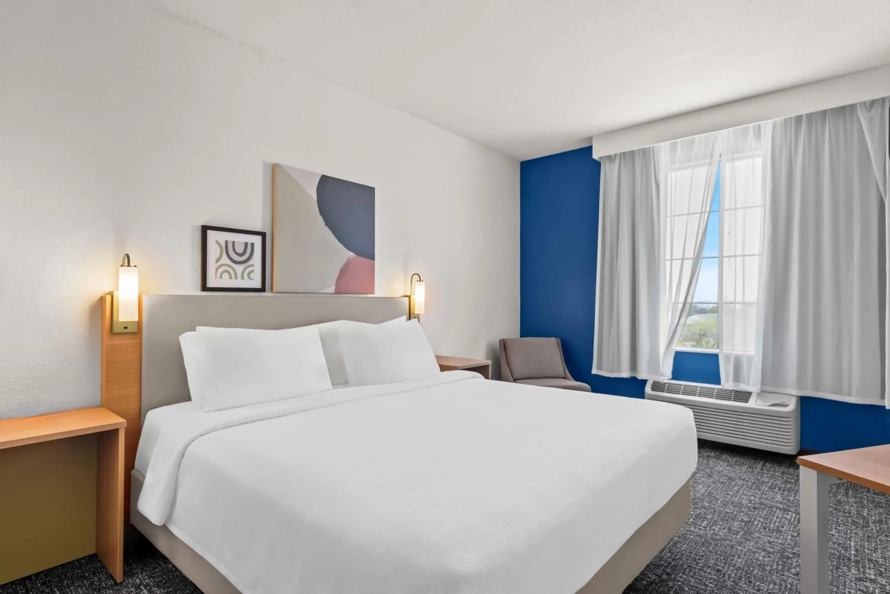 Bed in Spark by Hilton Selma