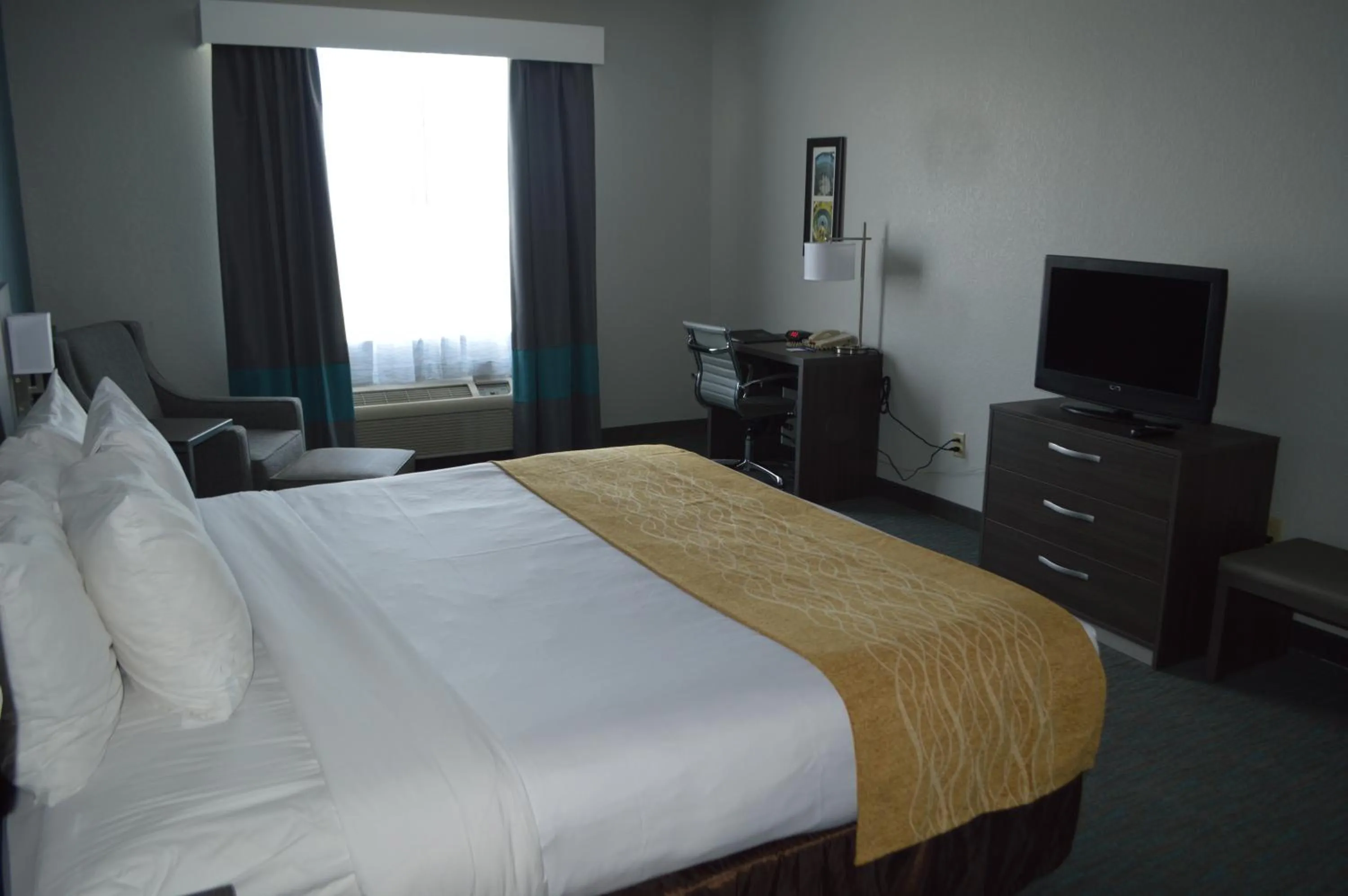 Bed in Comfort Inn & Suites Selma near Randolph AFB