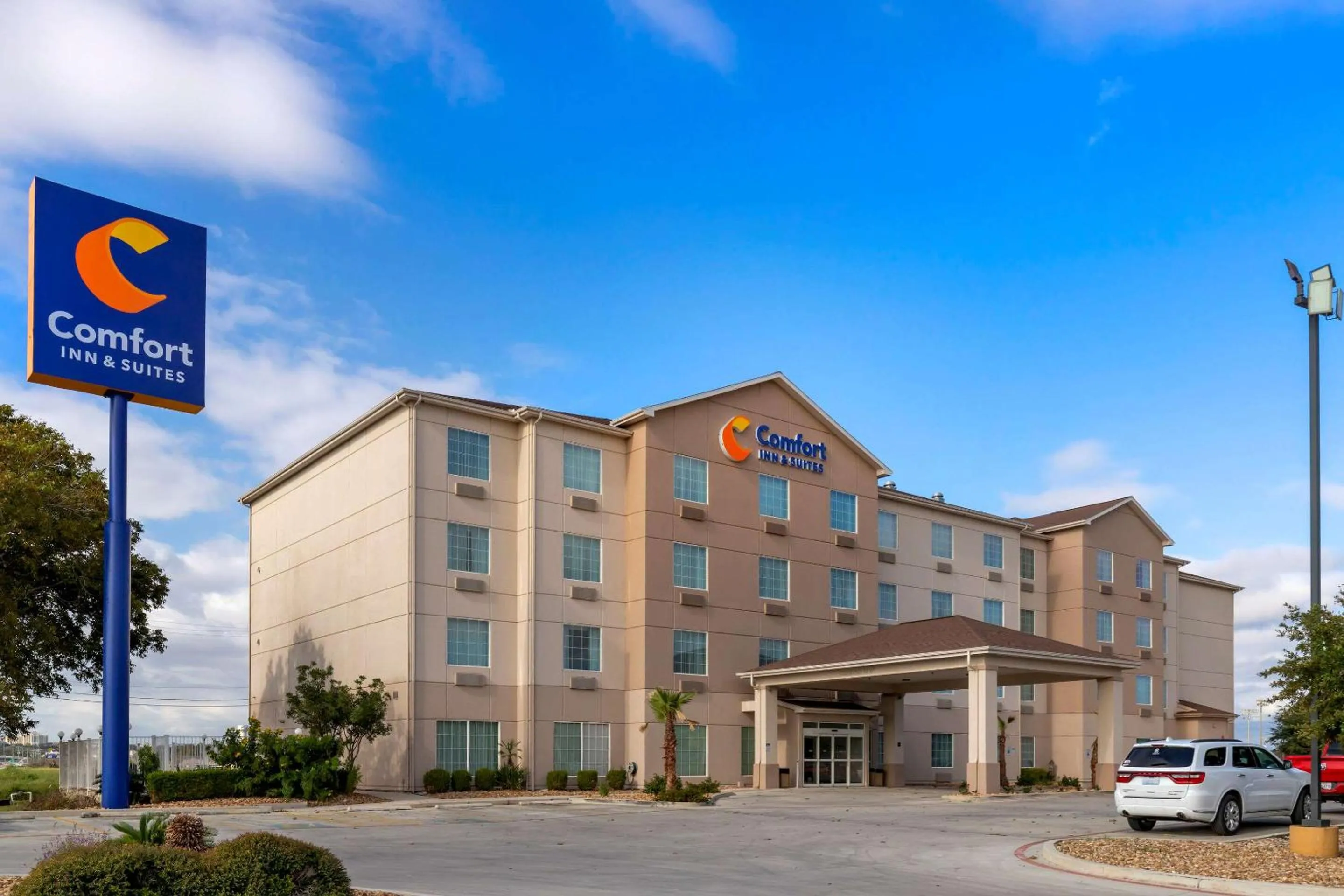 Property building in Comfort Inn & Suites Selma near Randolph AFB