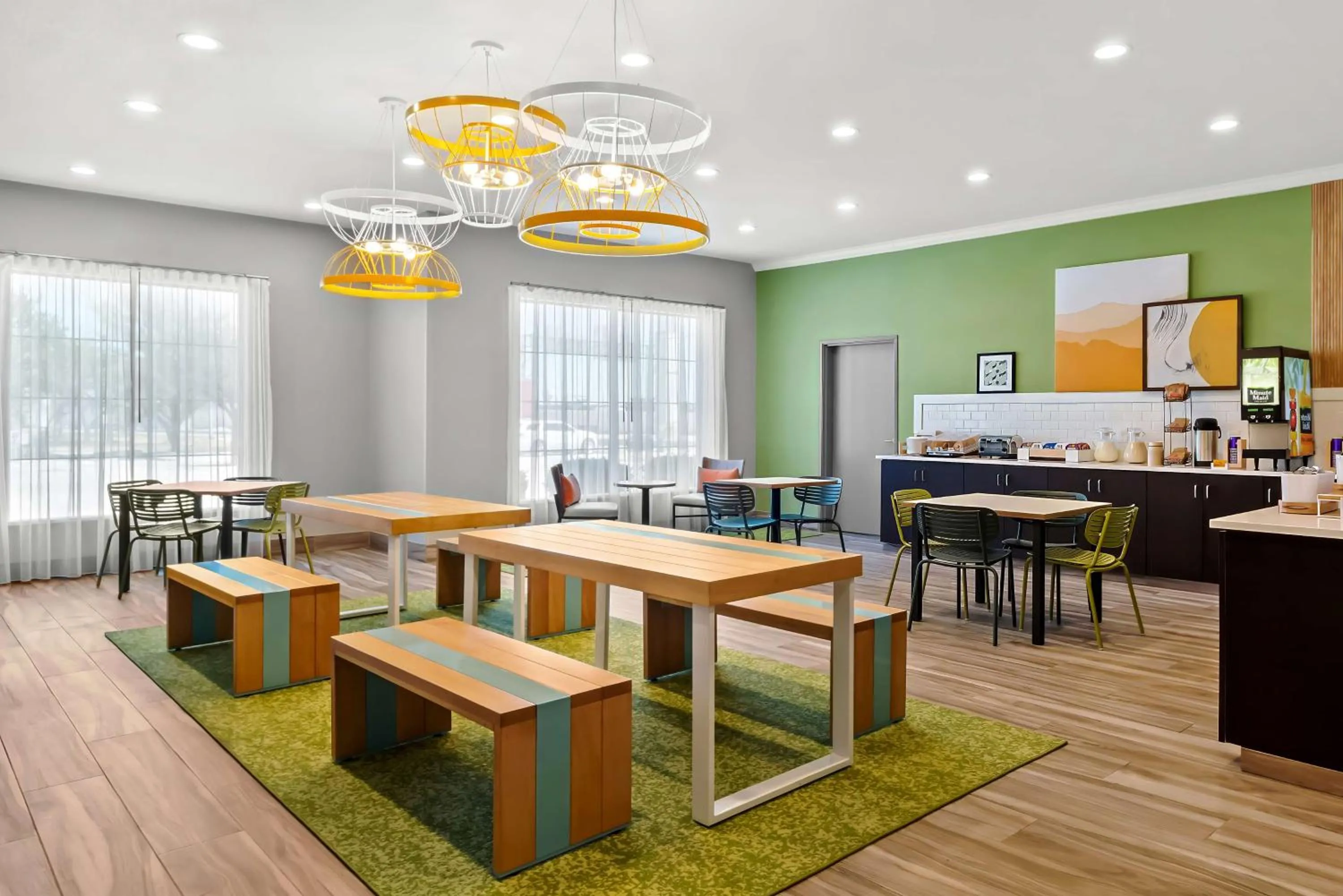 Breakfast in Spark by Hilton Selma