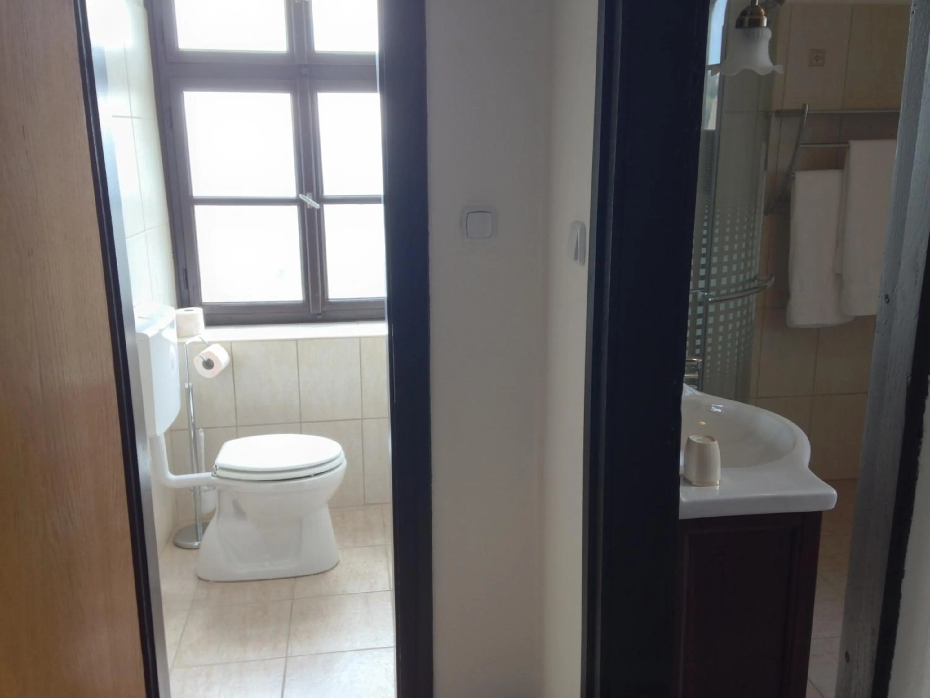 Bathroom in István Király Szálló