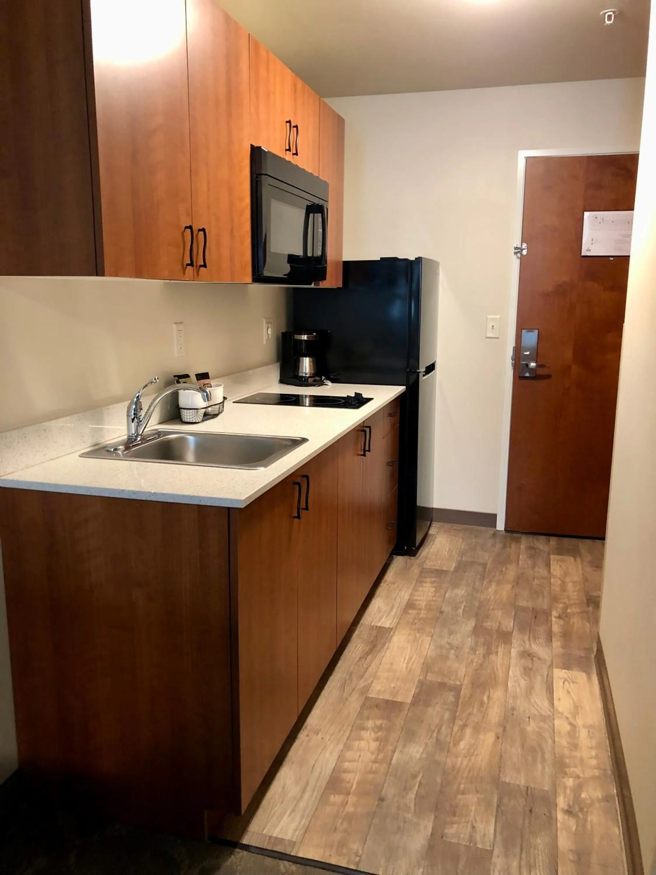 microwave in Aspen Suites Hotel Homer