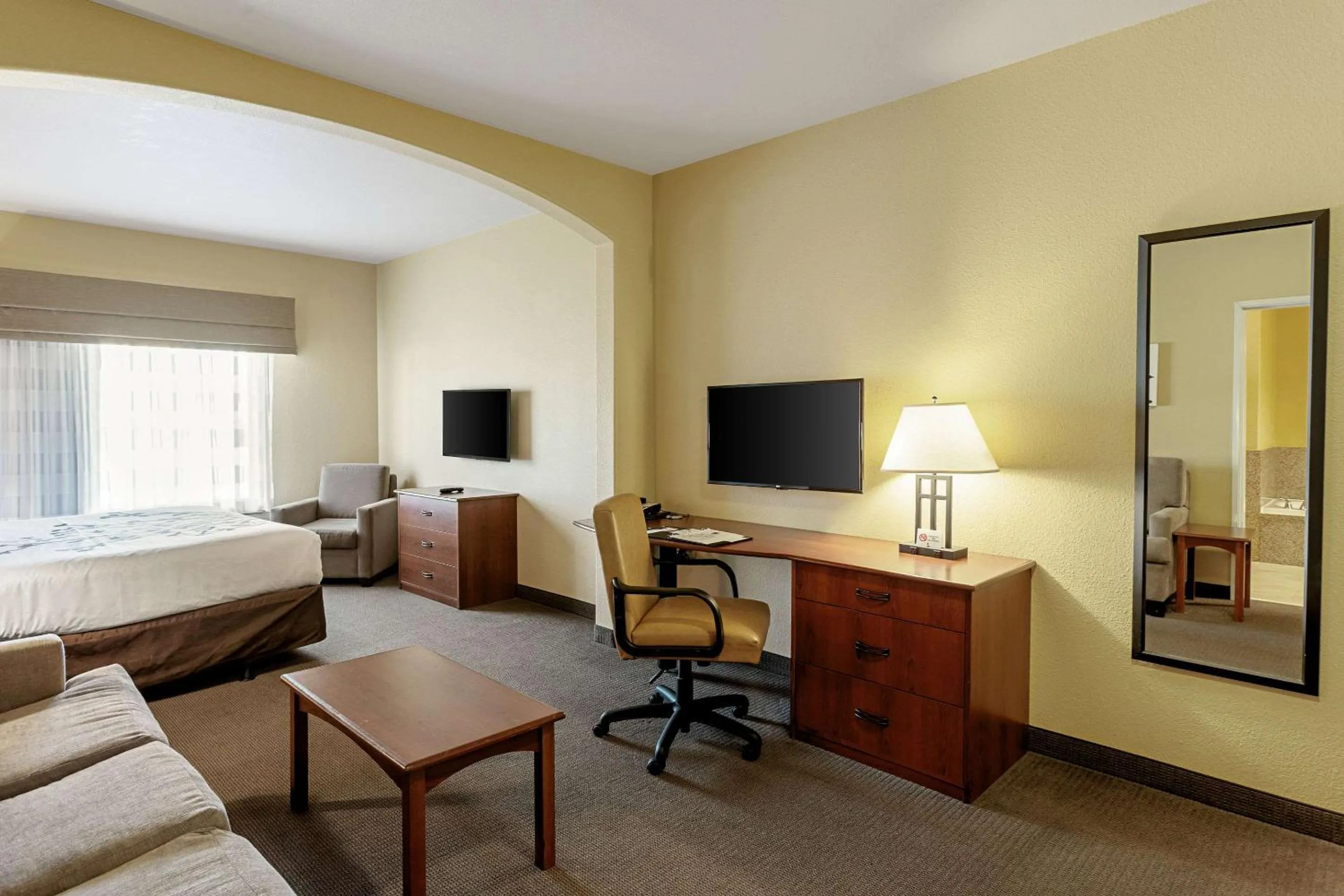 Photo of the whole room, Bed in Sleep Inn & Suites Tyler South