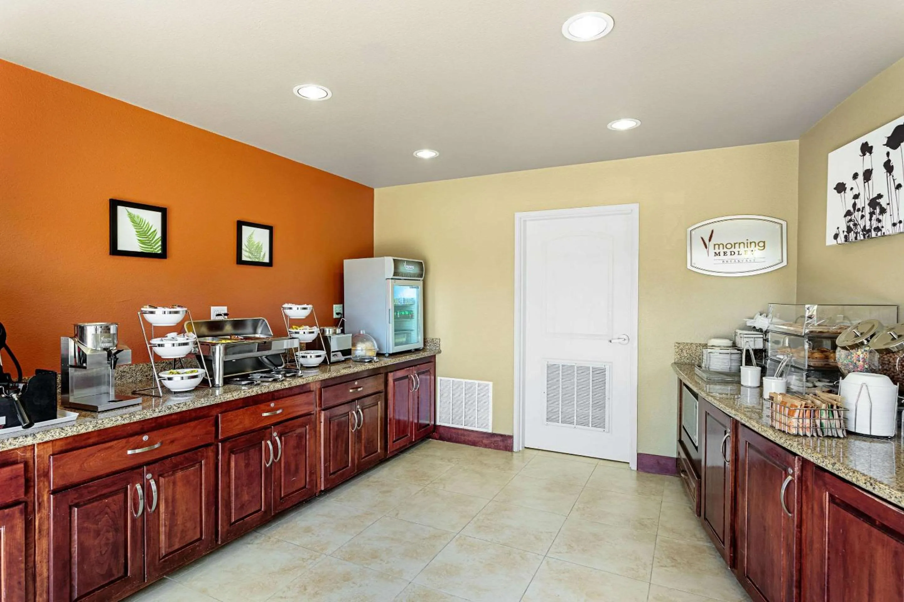 Restaurant/places to eat in Sleep Inn & Suites Tyler South