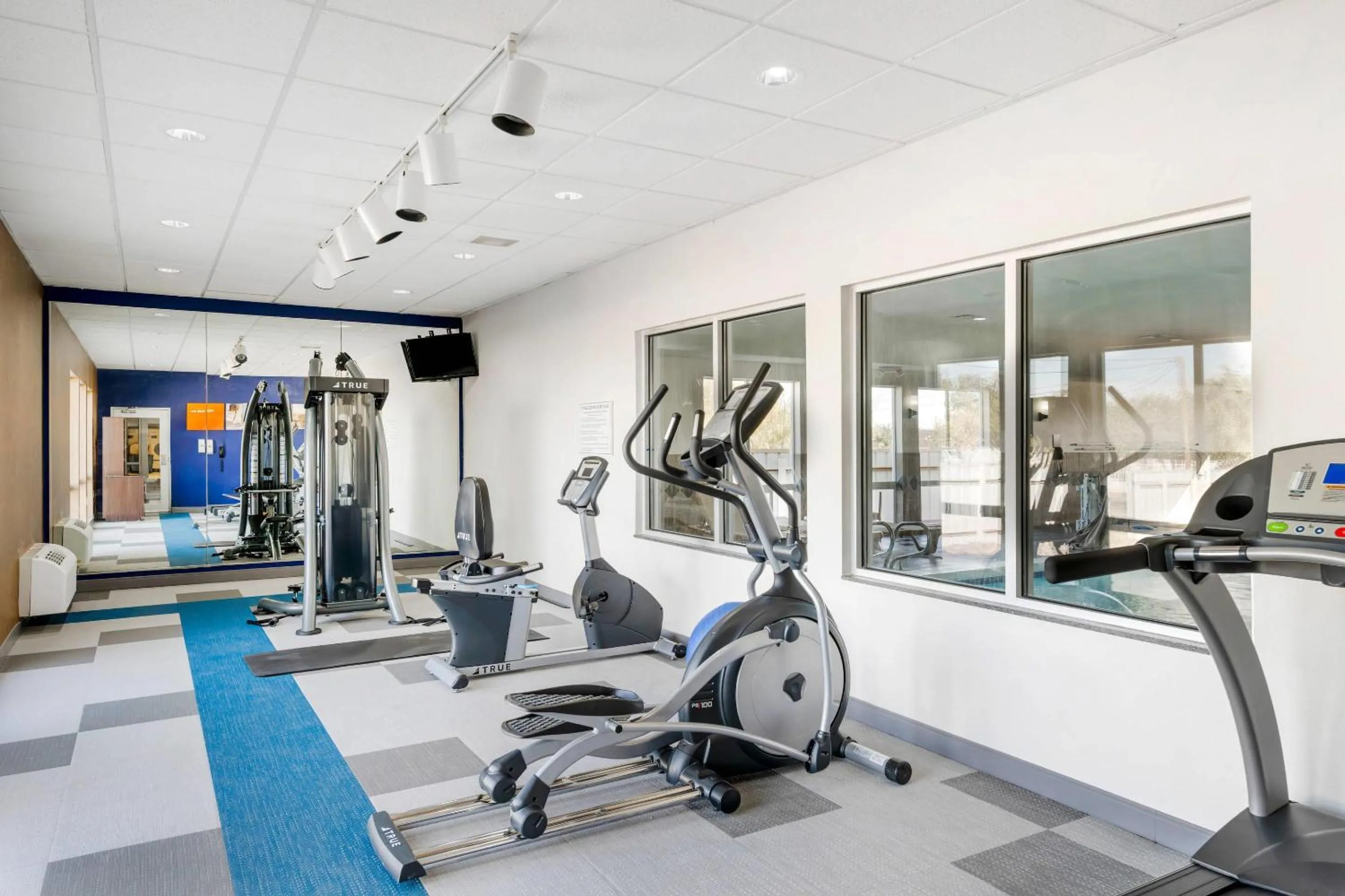 Fitness centre/facilities in Comfort Suites Pecos