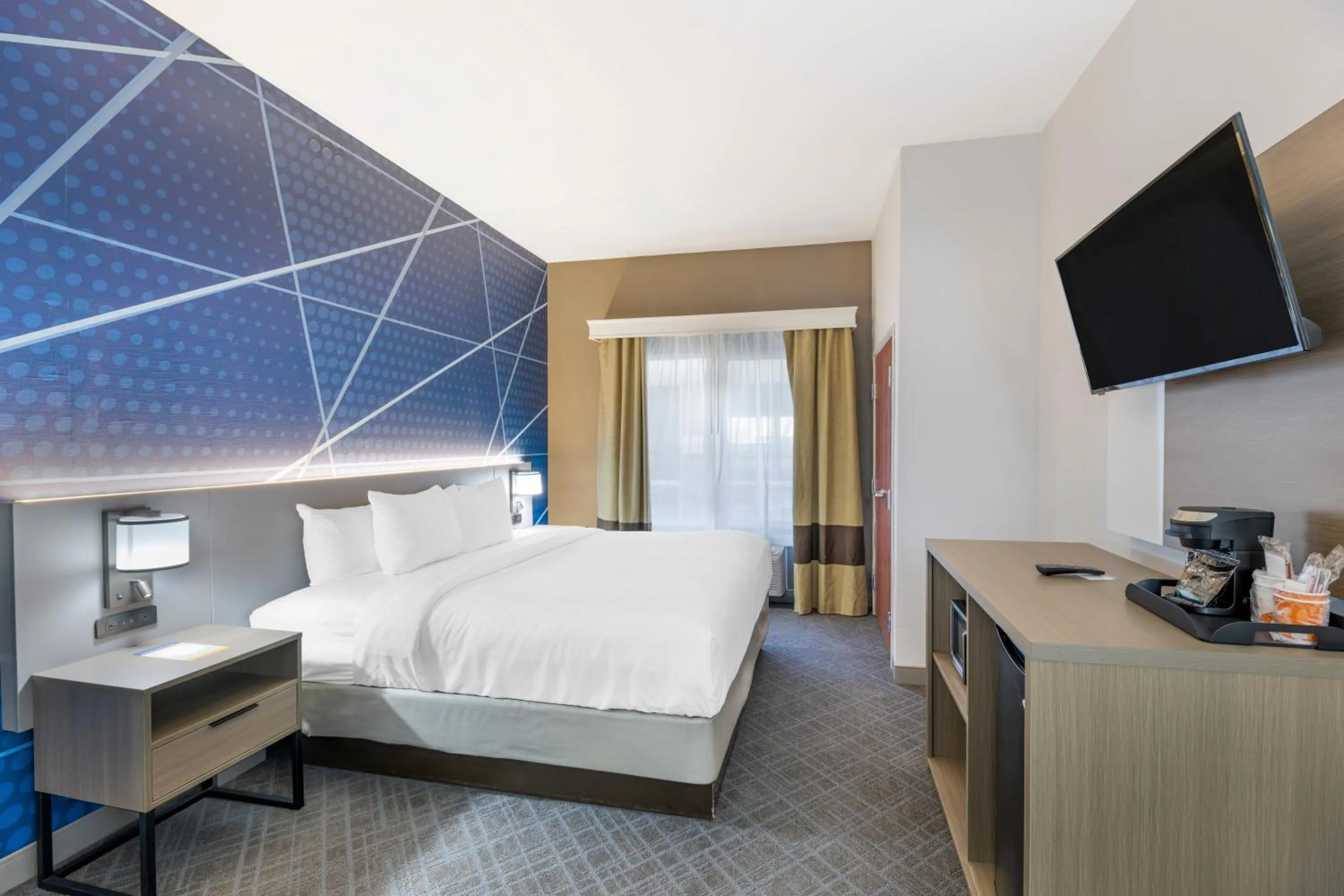 Bed in Comfort Suites Pecos