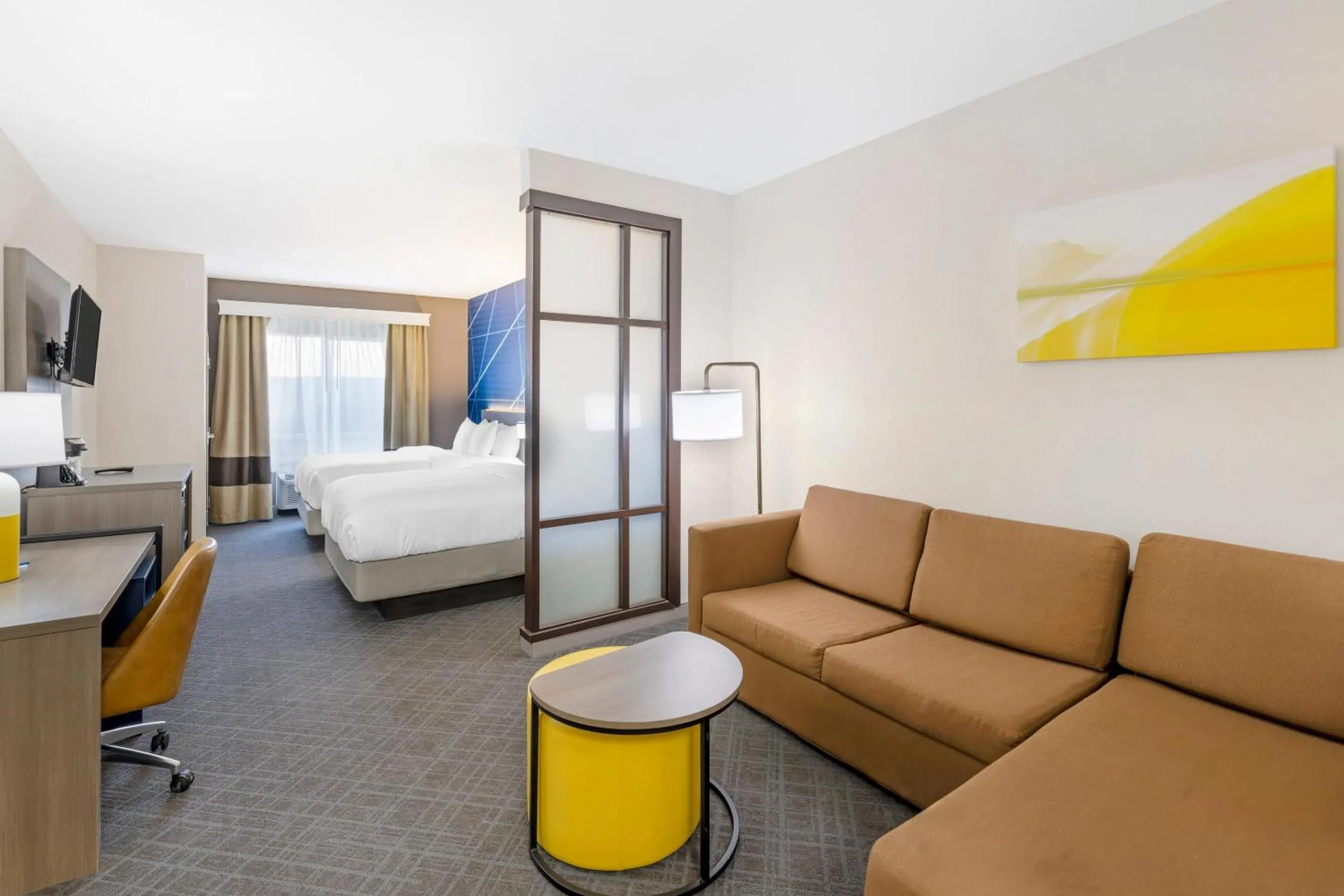 Bedroom, Bed in Comfort Suites Pecos