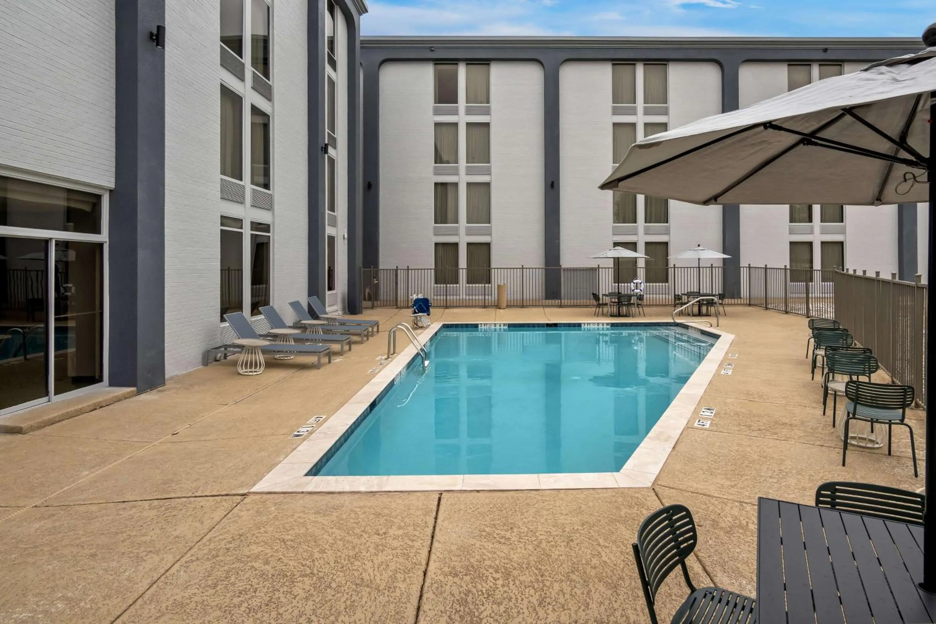 Pool view in Spark by Hilton Richardson Dallas