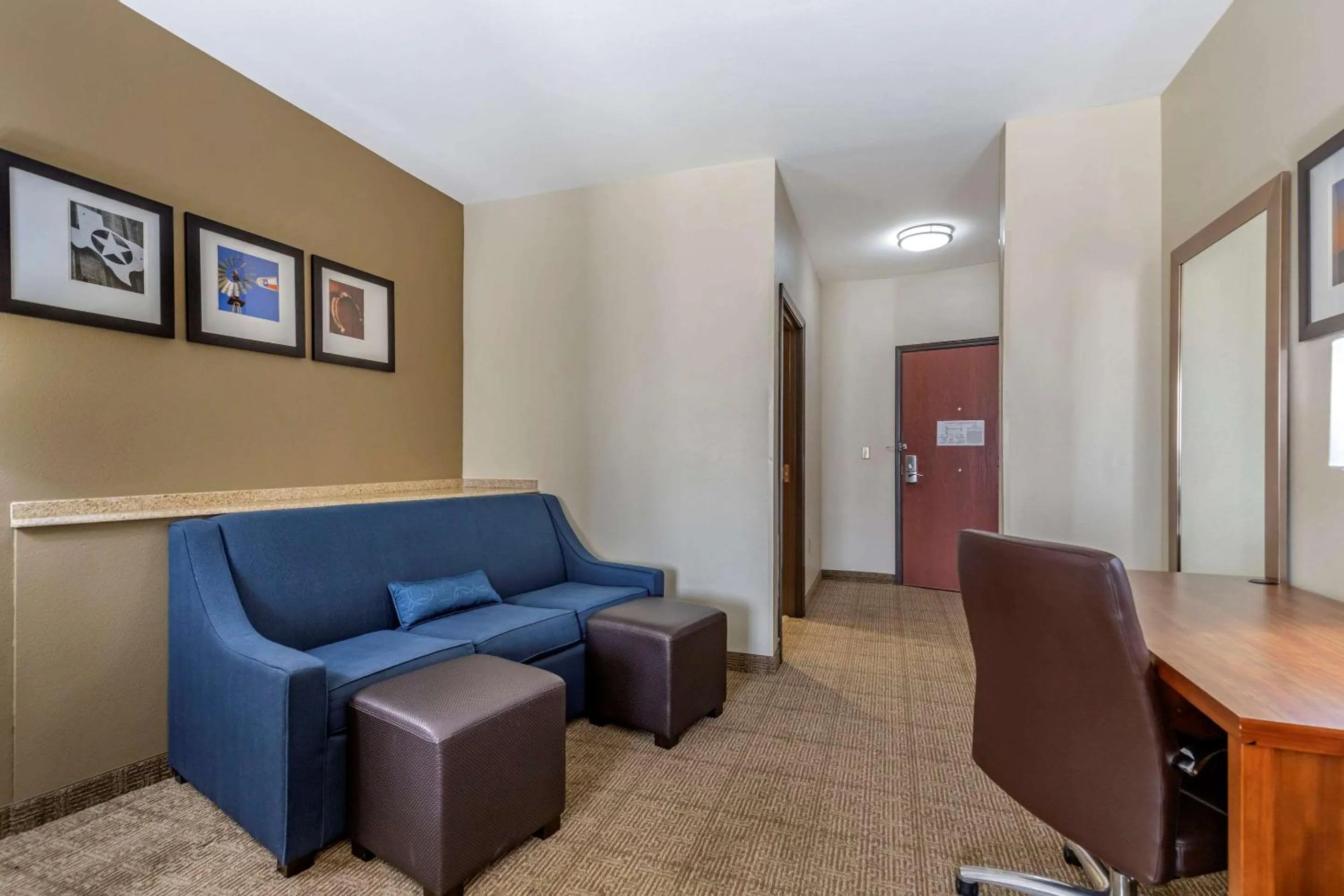 Photo of the whole room in Comfort Suites Buda - Austin South