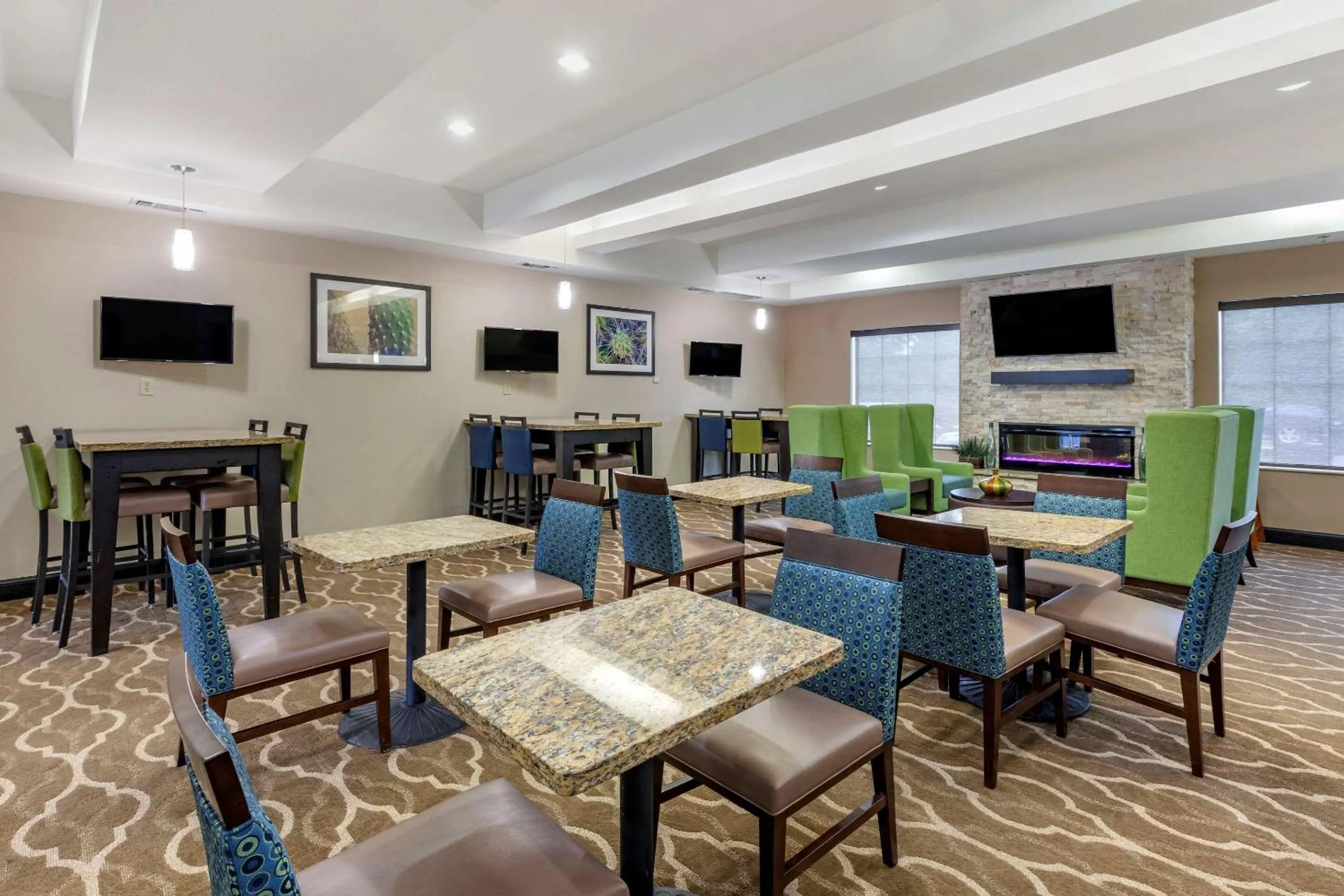 Restaurant/places to eat in Comfort Inn & Suites Paris