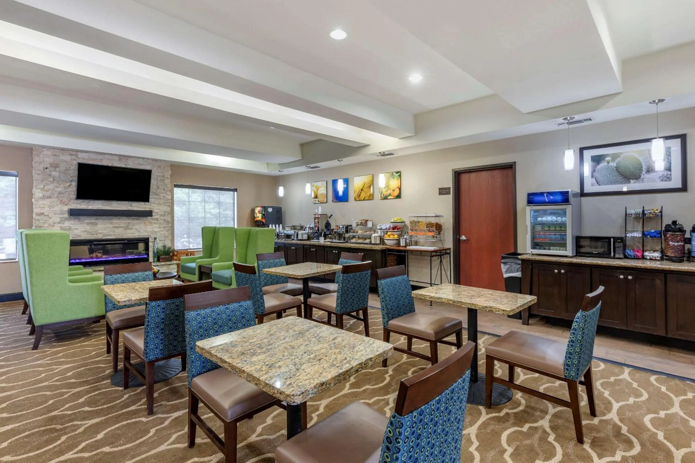 Restaurant/places to eat in Comfort Inn & Suites Paris