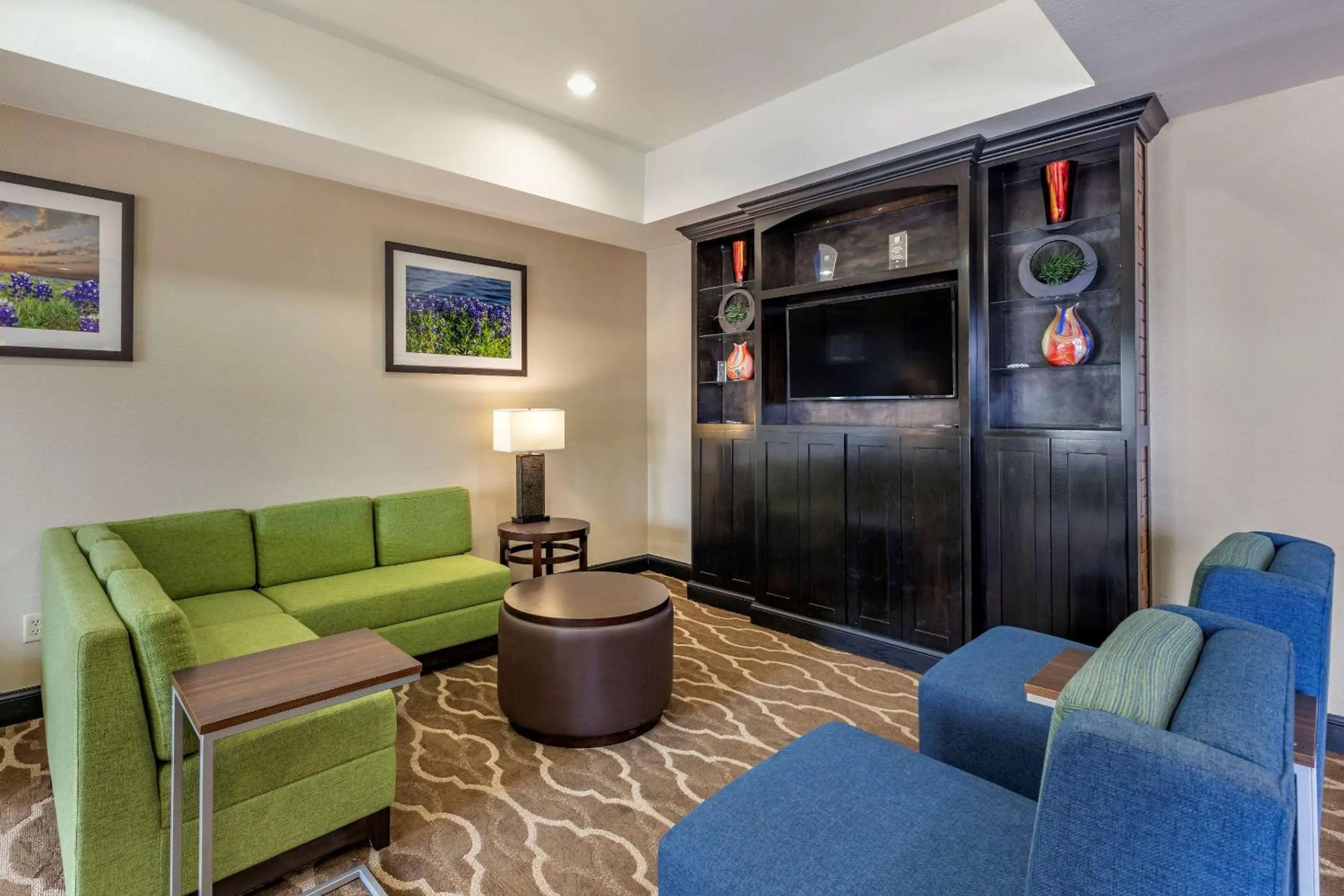 Lobby or reception in Comfort Inn & Suites Paris