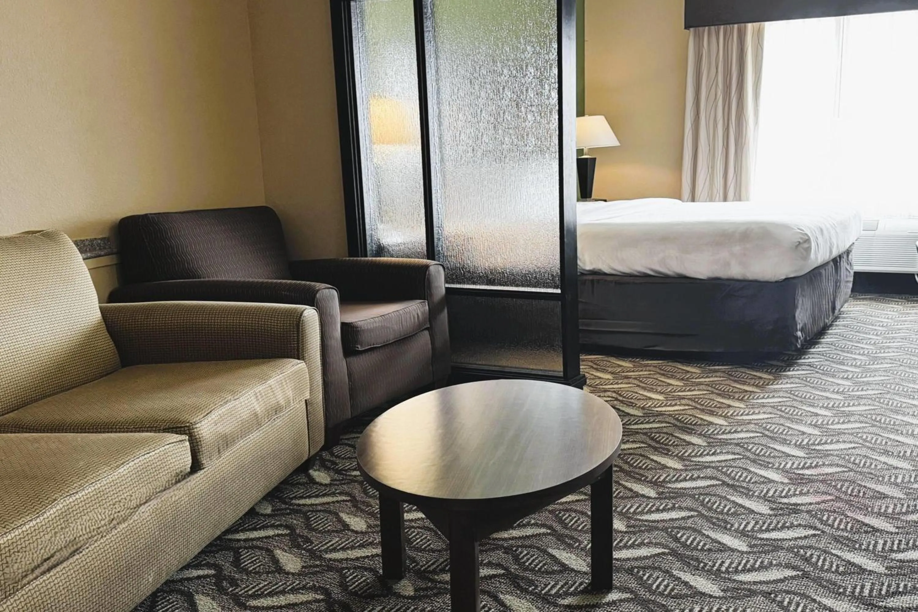 Photo of the whole room, Bed in Baymont by Wyndham Jewett