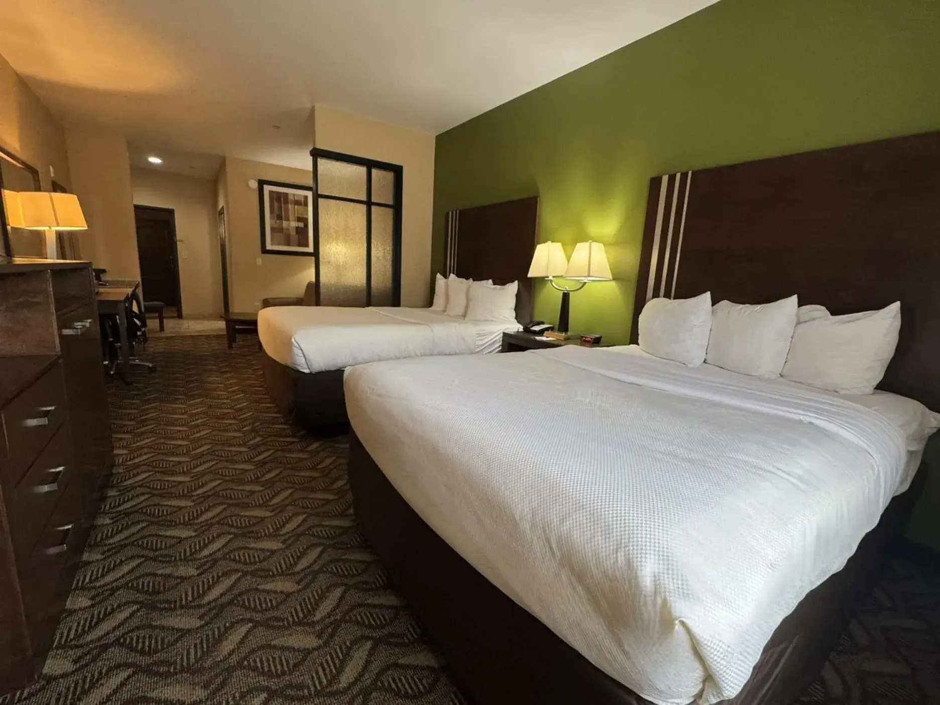 Queen Room with Two Queen Beds, Mobility Access and Bathtub with Grab Bars, Non-Smoking in Baymont by Wyndham Jewett Queen Room with Two Queen Beds, Mobility Access and Bathtub with Grab Bars, Non-Smoking in Baymont by Wyndham Jewett