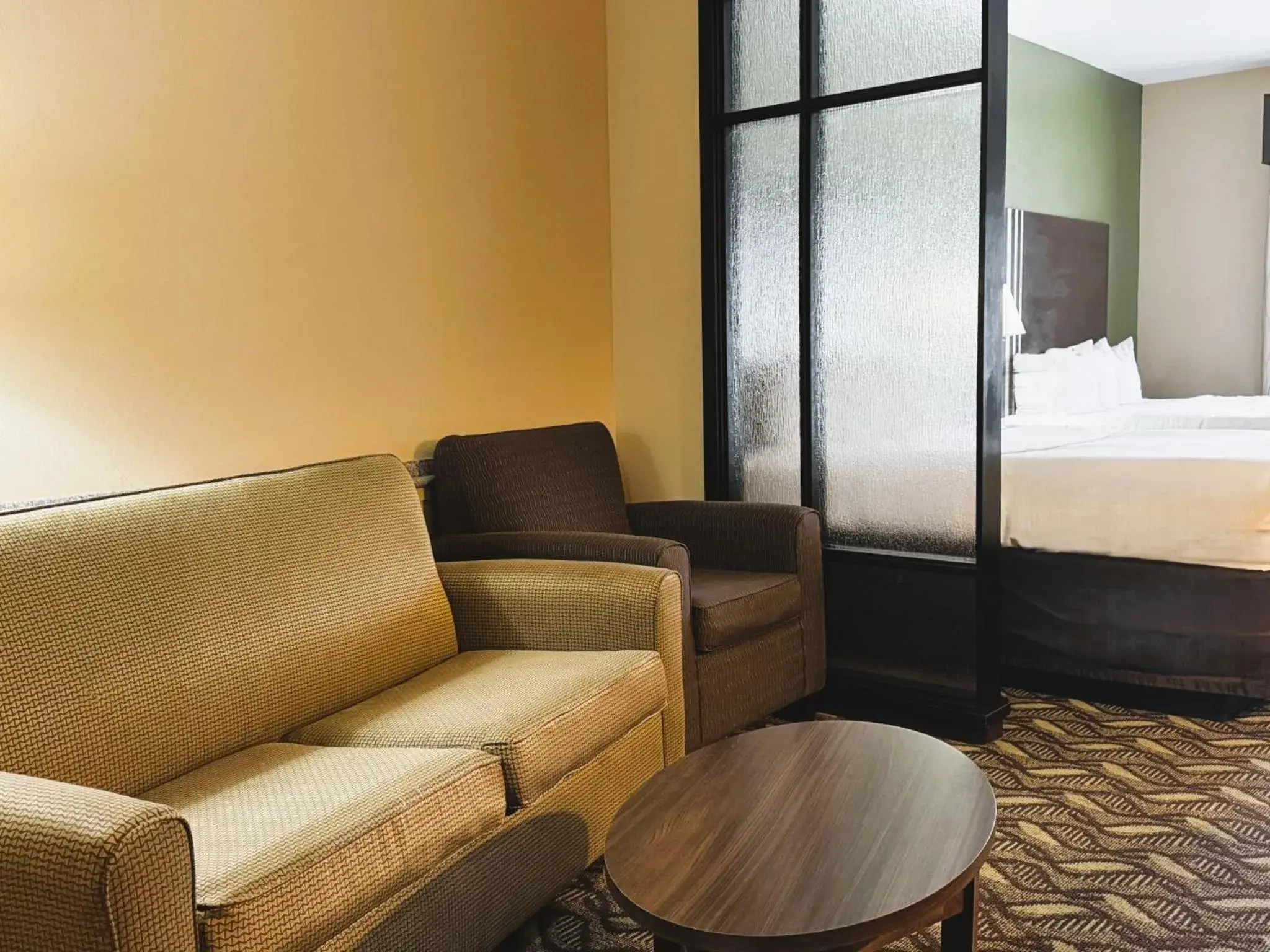 King Studio Suite with One King Bed and Bathtub with Grab Bars - Non-Smoking in Baymont by Wyndham Jewett King Studio Suite with One King Bed and Bathtub with Grab Bars - Non-Smoking in Baymont by Wyndham Jewett