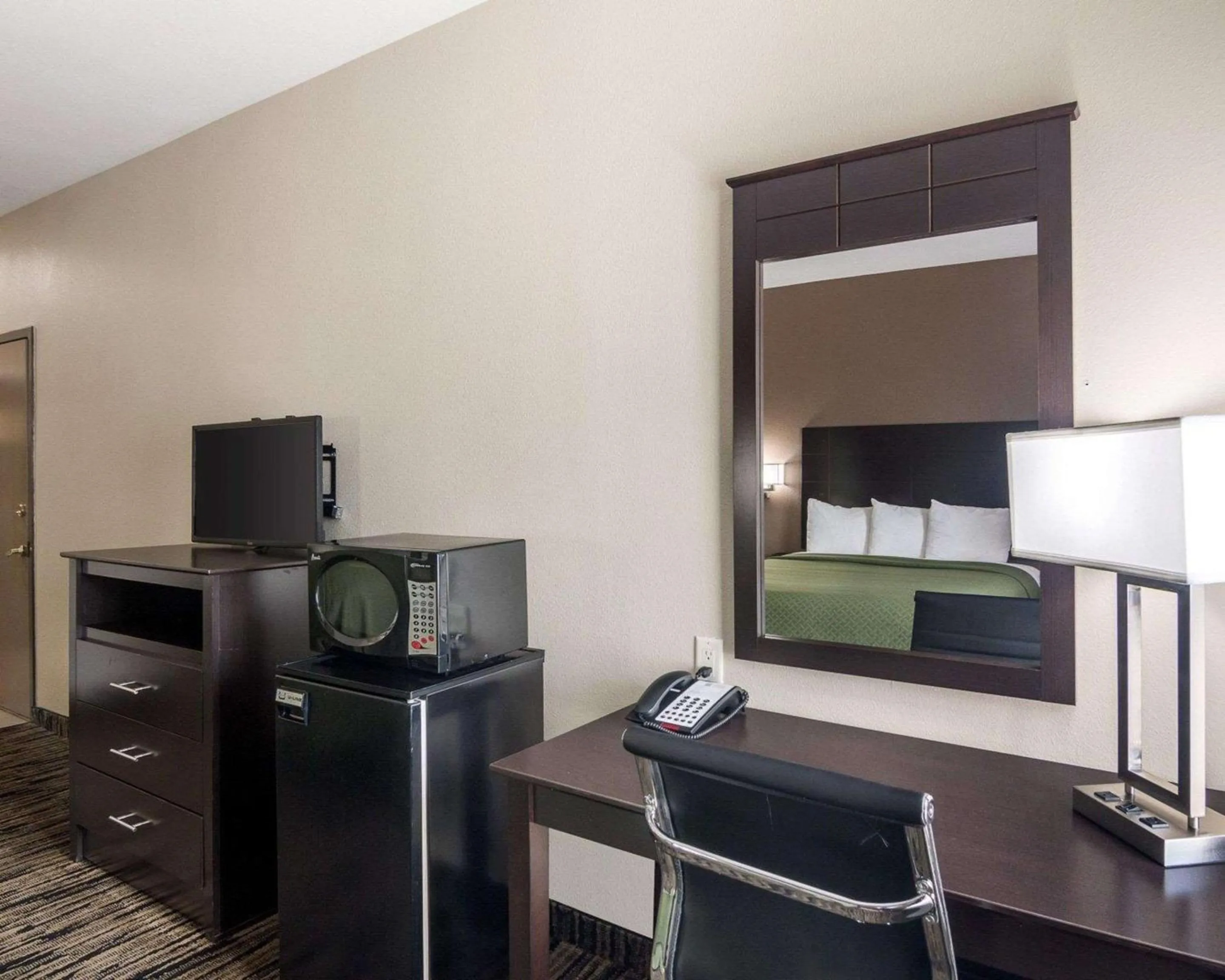 Photo of the whole room in Days Inn by Wyndham Fort Worth North / Fossil Creek