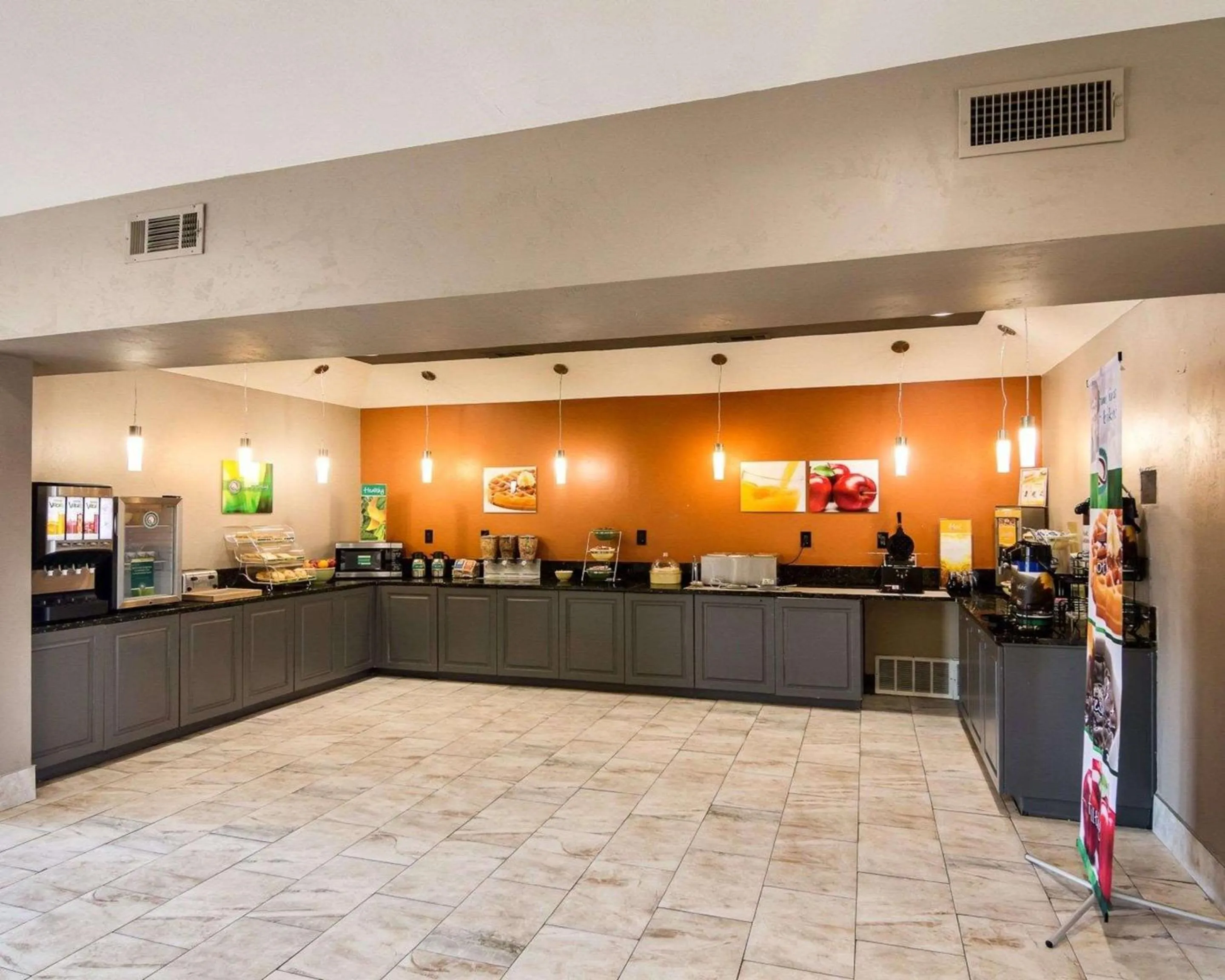 Restaurant/places to eat in Days Inn by Wyndham Fort Worth North / Fossil Creek