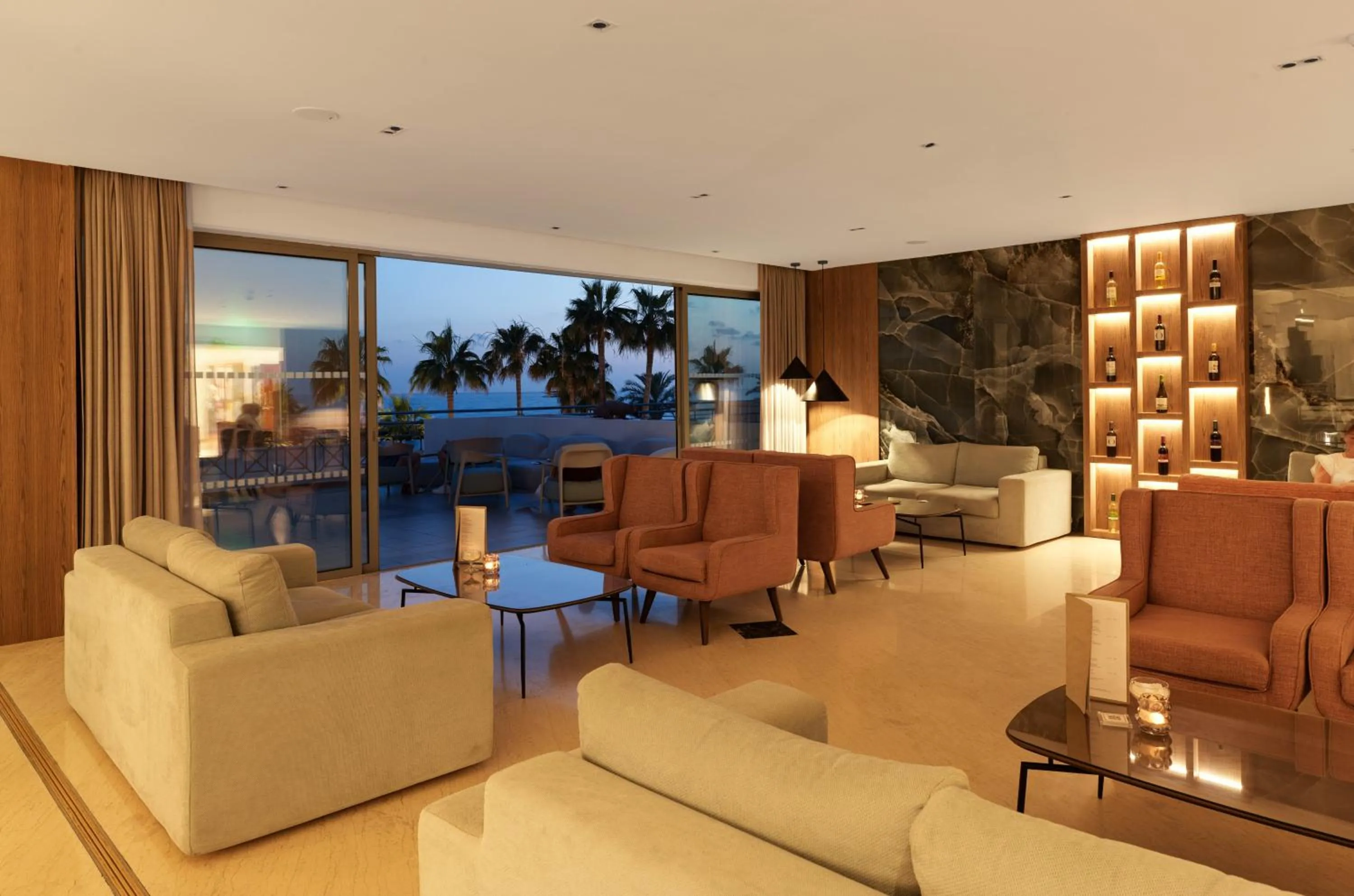 Lounge or bar in St George Beach Hotel & Spa Resort