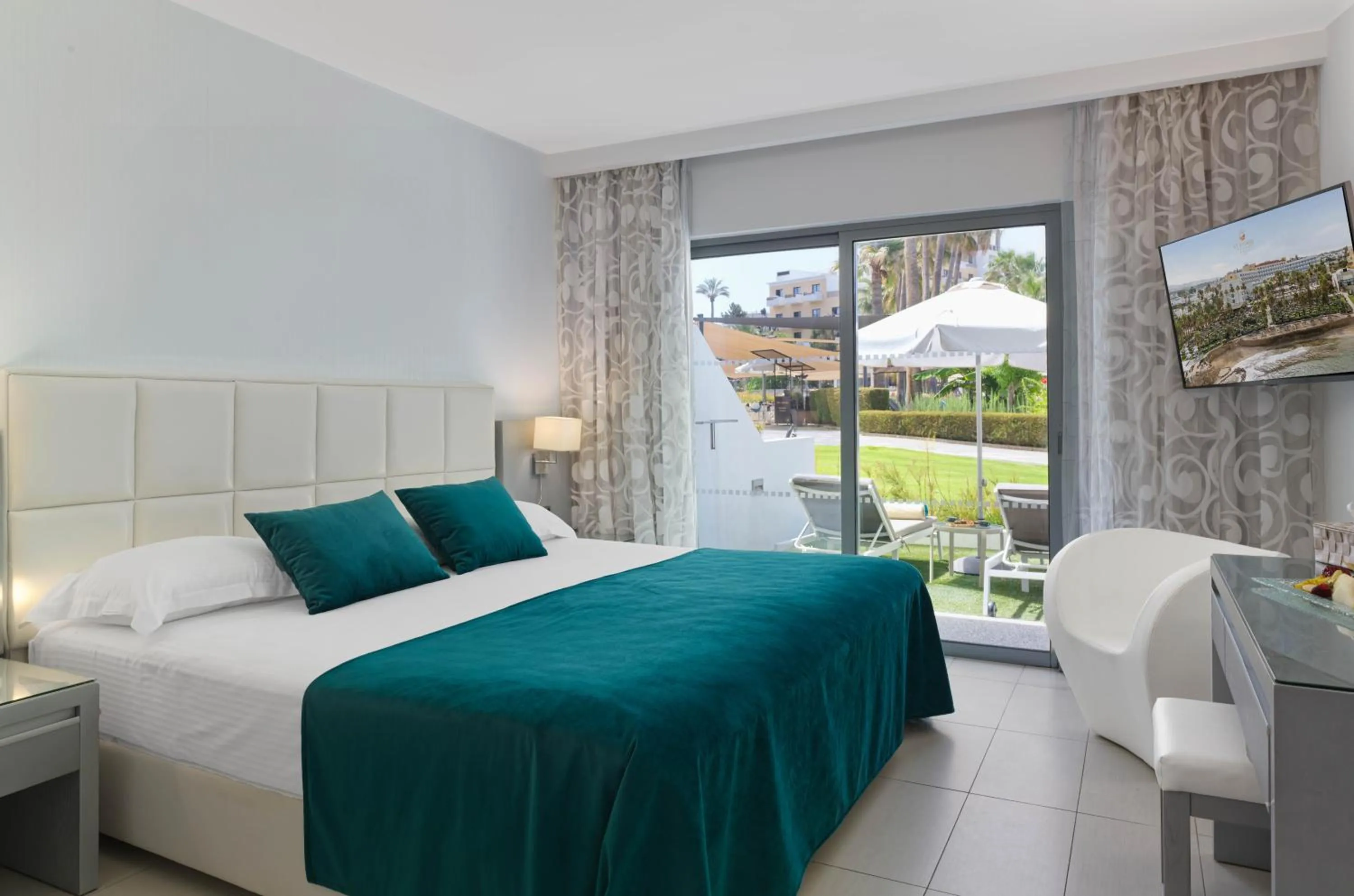 Bedroom, Bed in St George Beach Hotel & Spa Resort