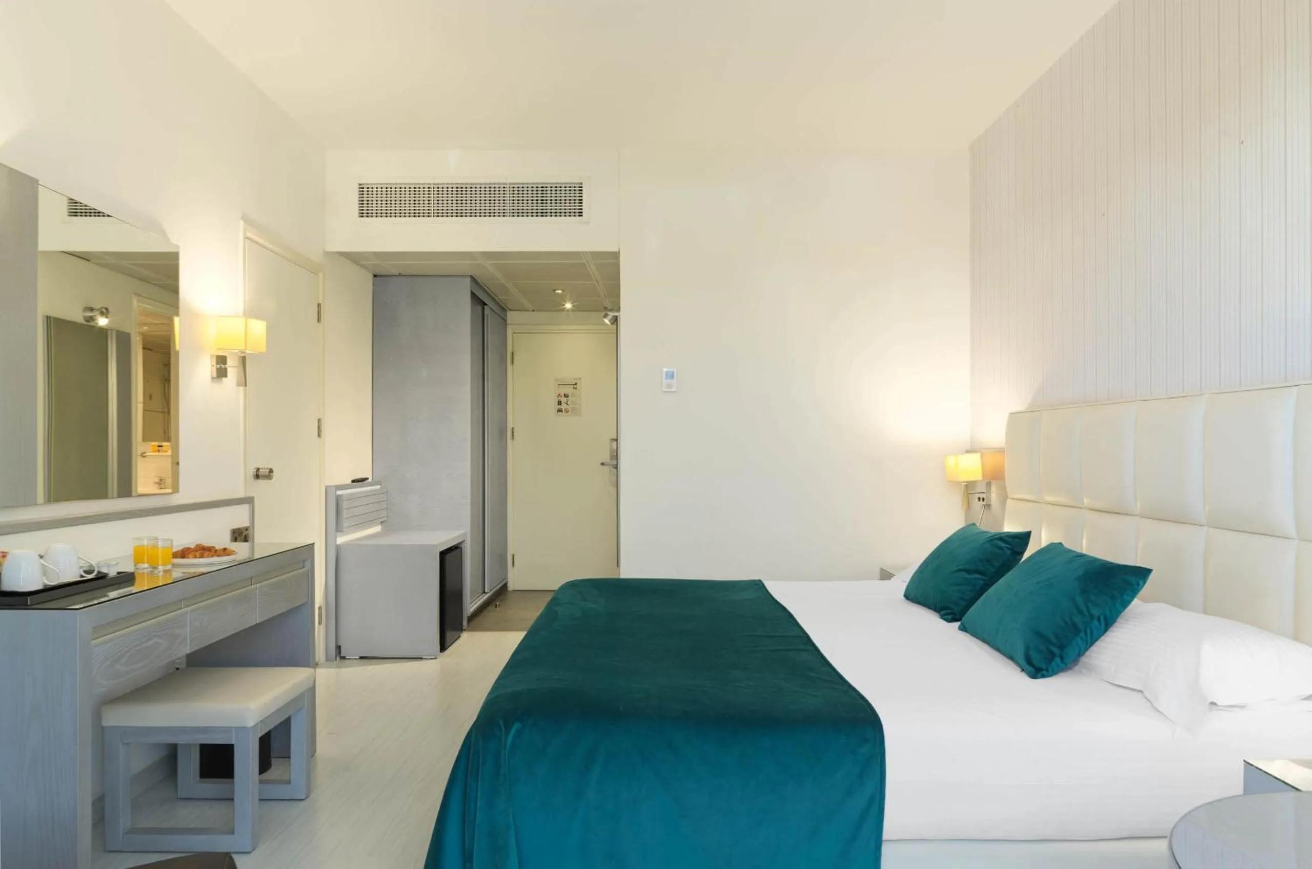 Bedroom, Bed in St George Beach Hotel & Spa Resort