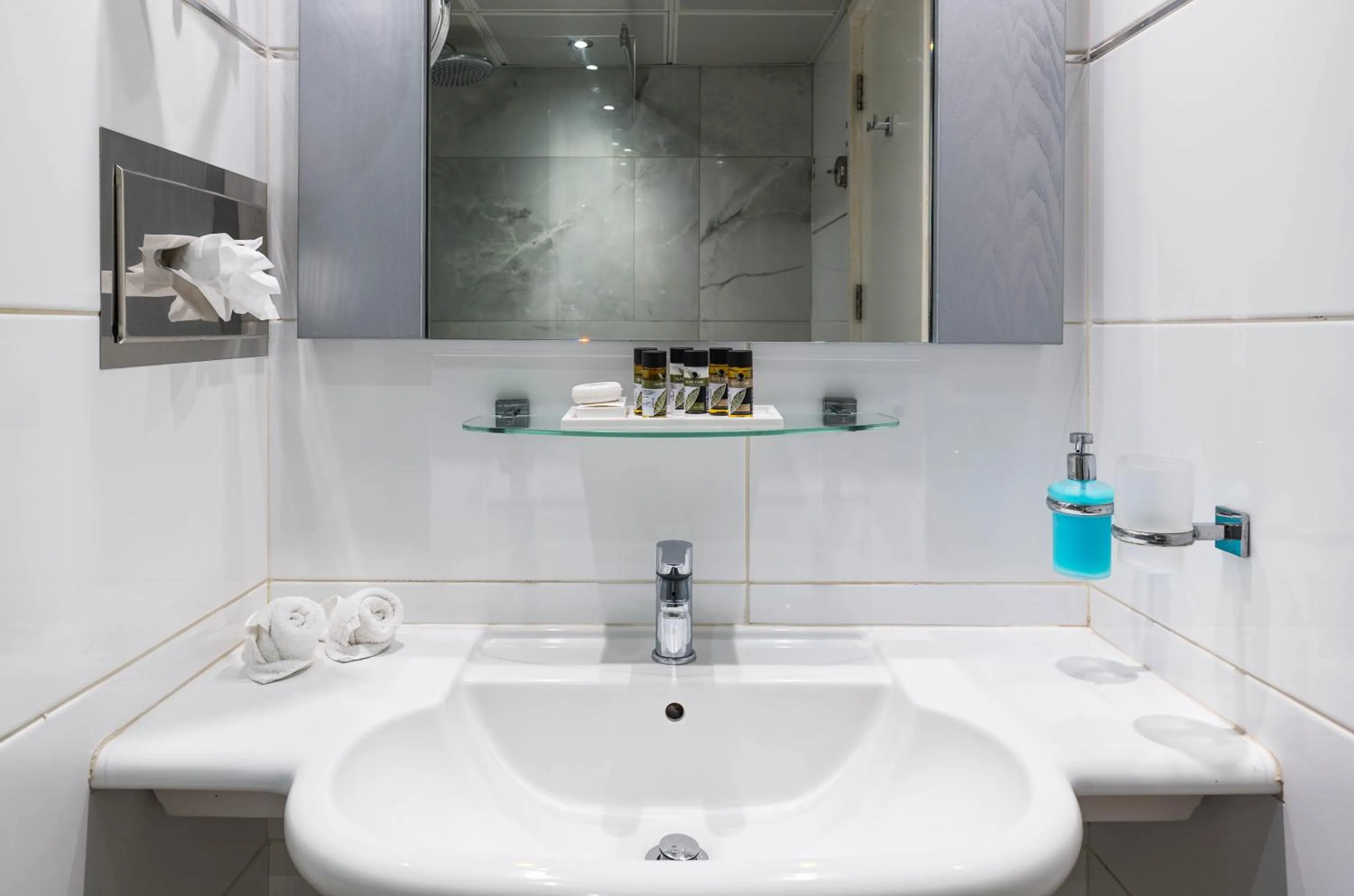 Bathroom in St George Beach Hotel & Spa Resort