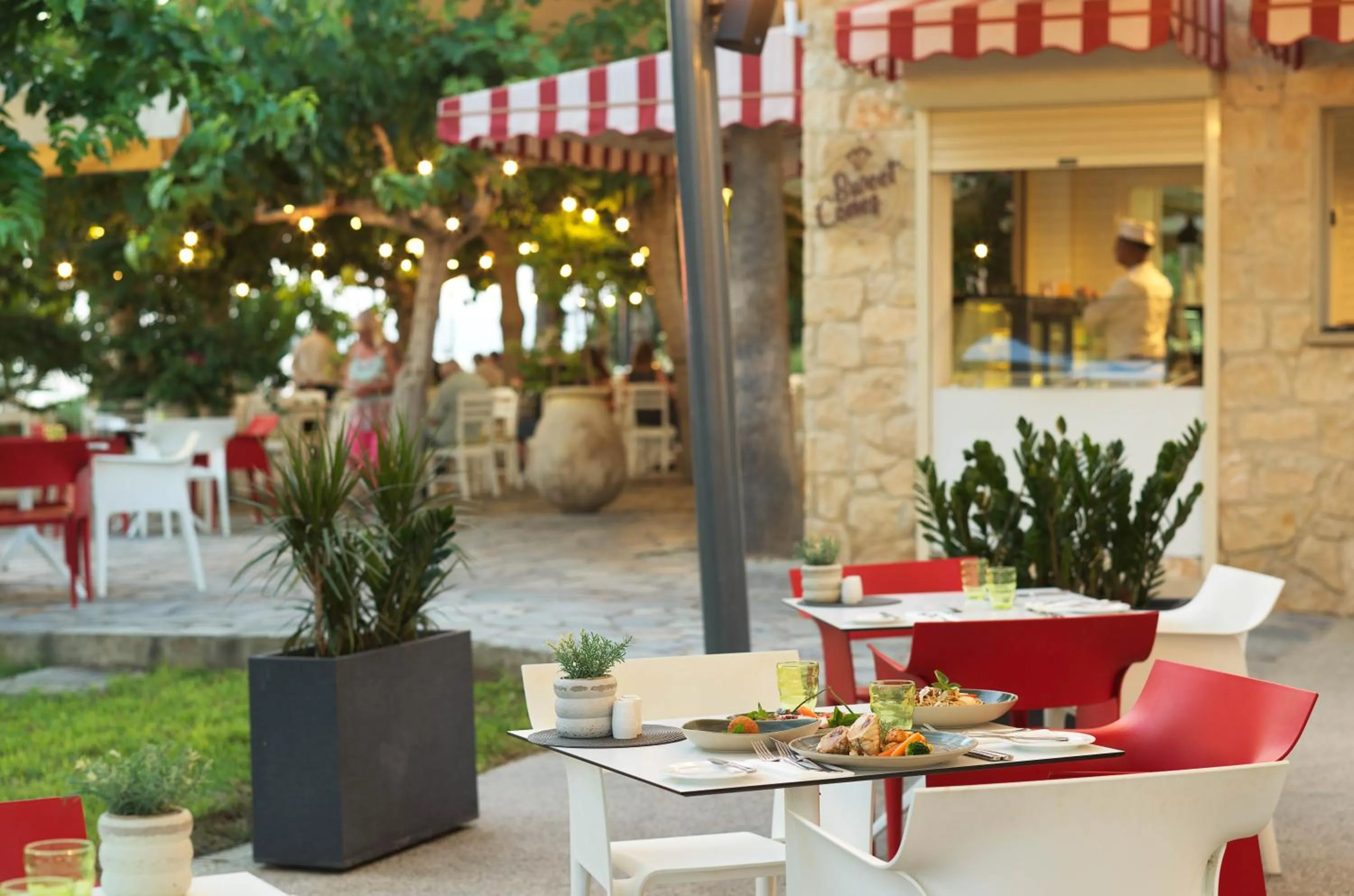 Restaurant/places to eat in St George Beach Hotel & Spa Resort