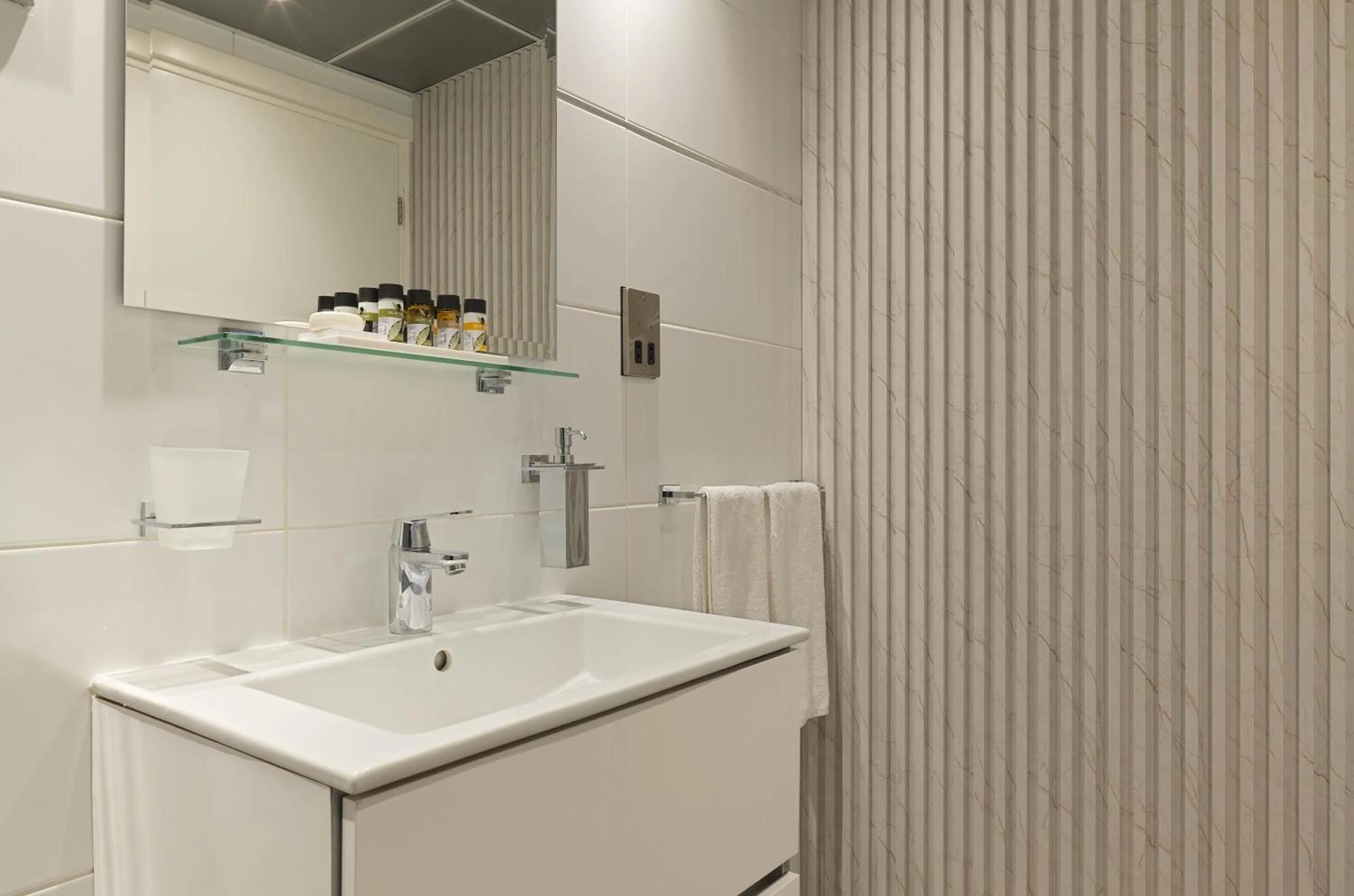 Bathroom in St George Beach Hotel & Spa Resort