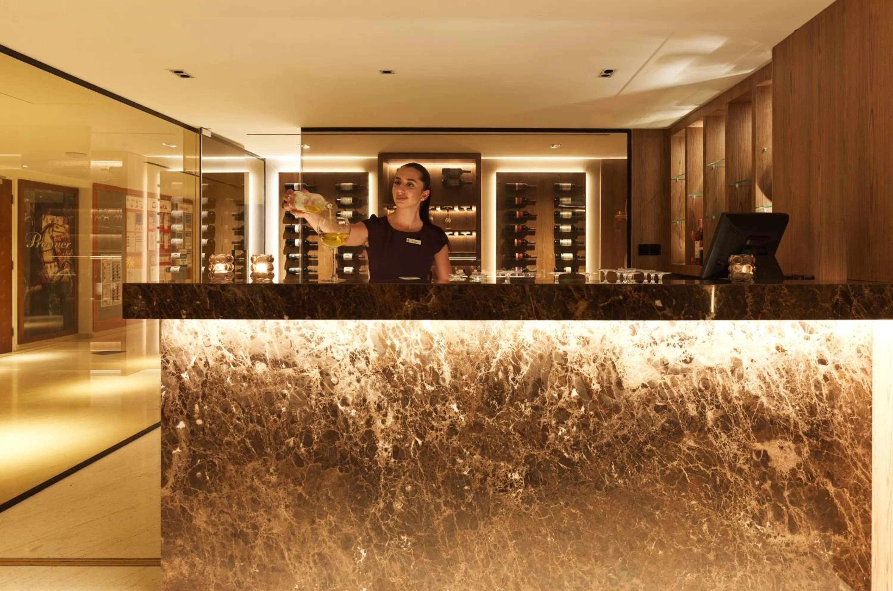 Lounge or bar in St George Beach Hotel & Spa Resort