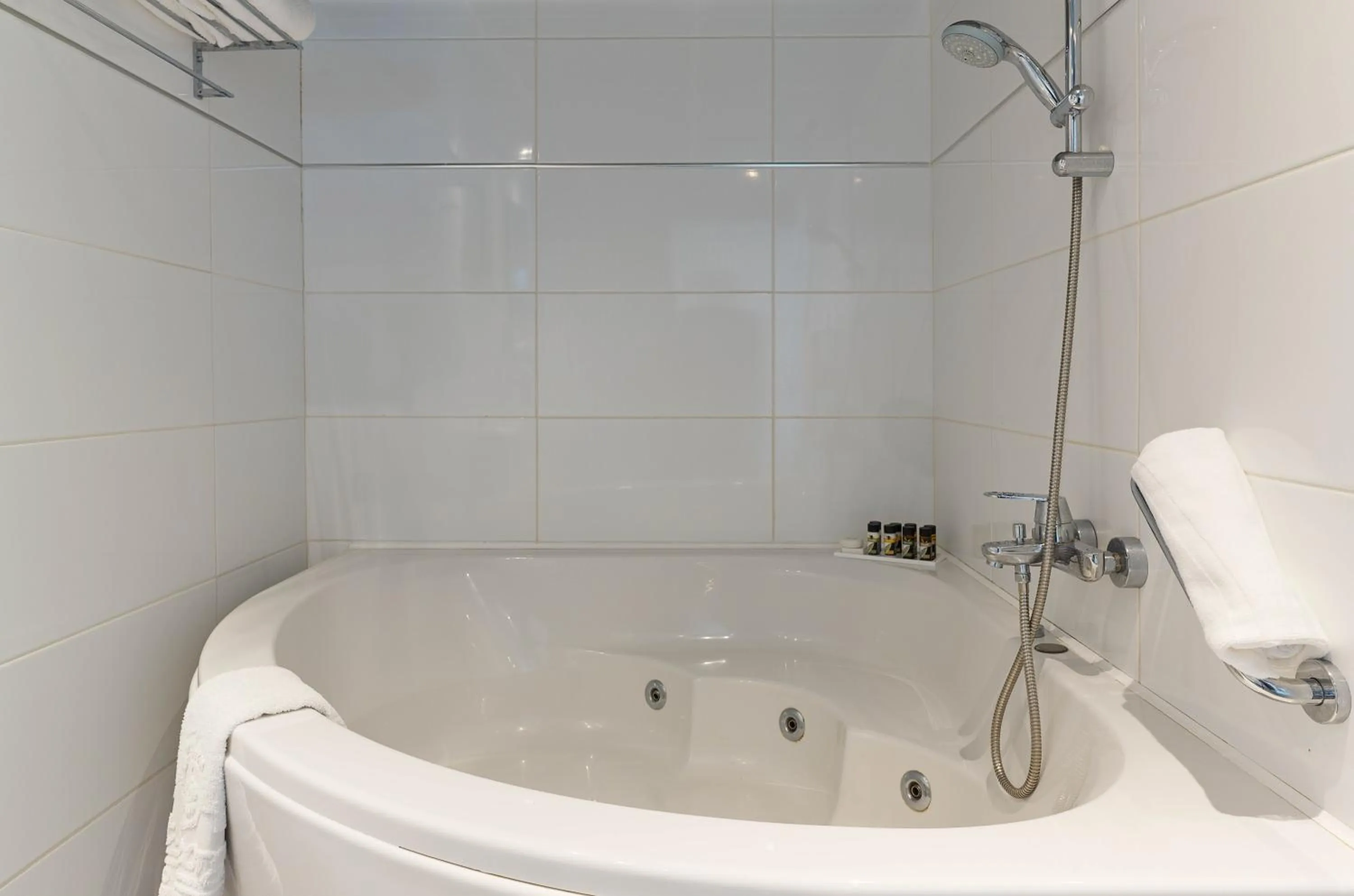 Bathroom in St George Beach Hotel & Spa Resort