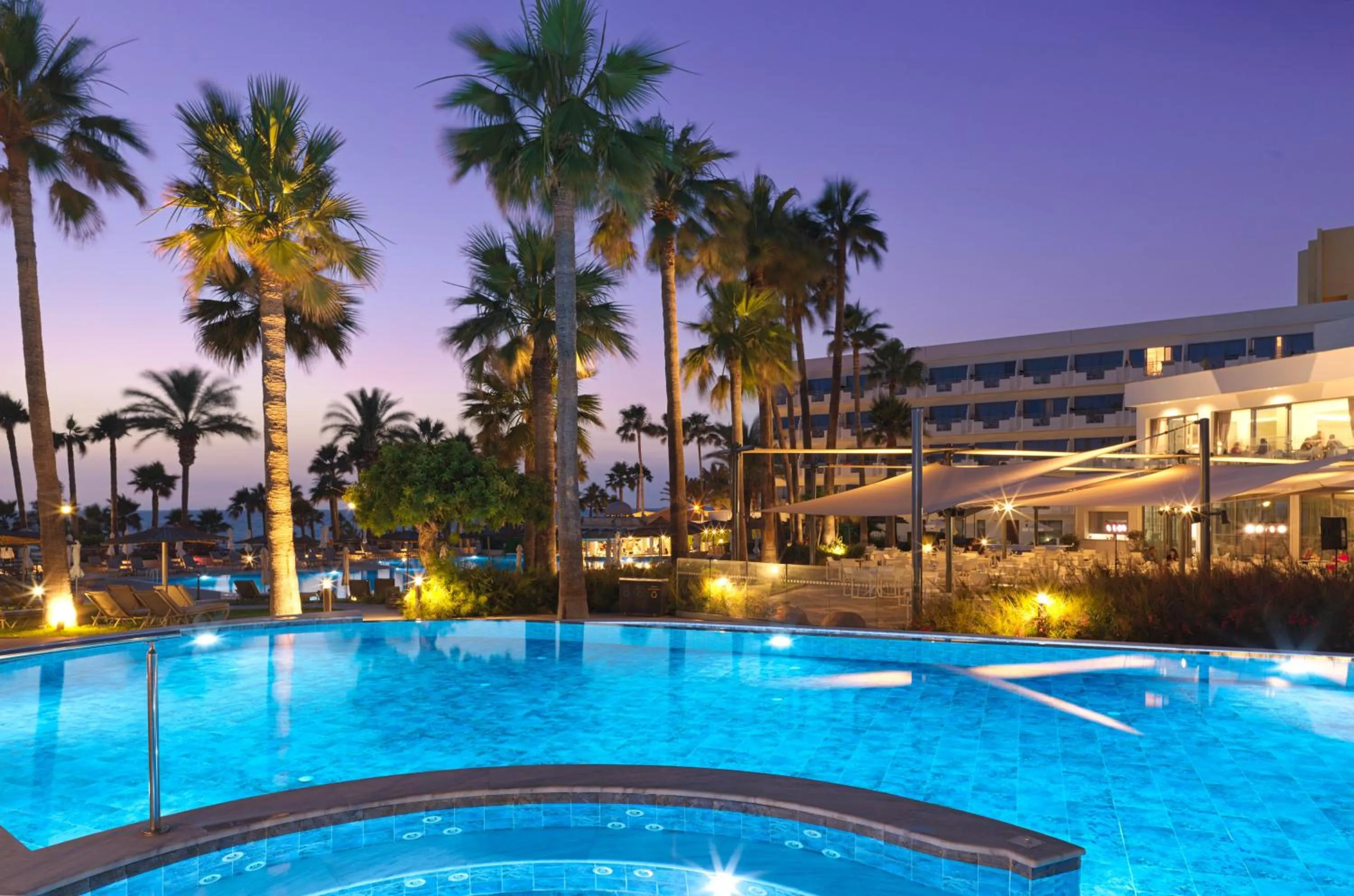 Swimming pool in St George Beach Hotel & Spa Resort