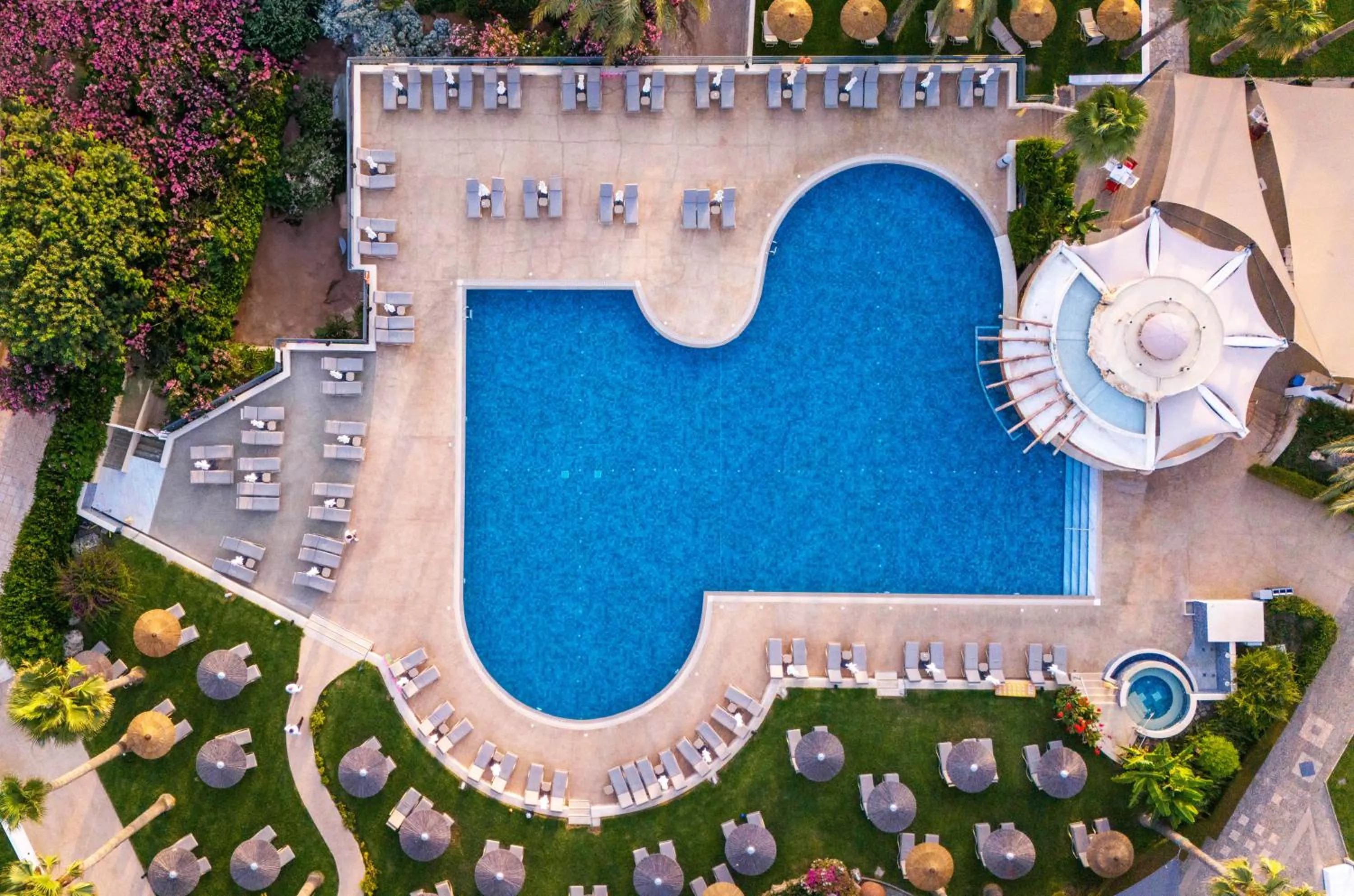 Swimming pool in St George Beach Hotel & Spa Resort