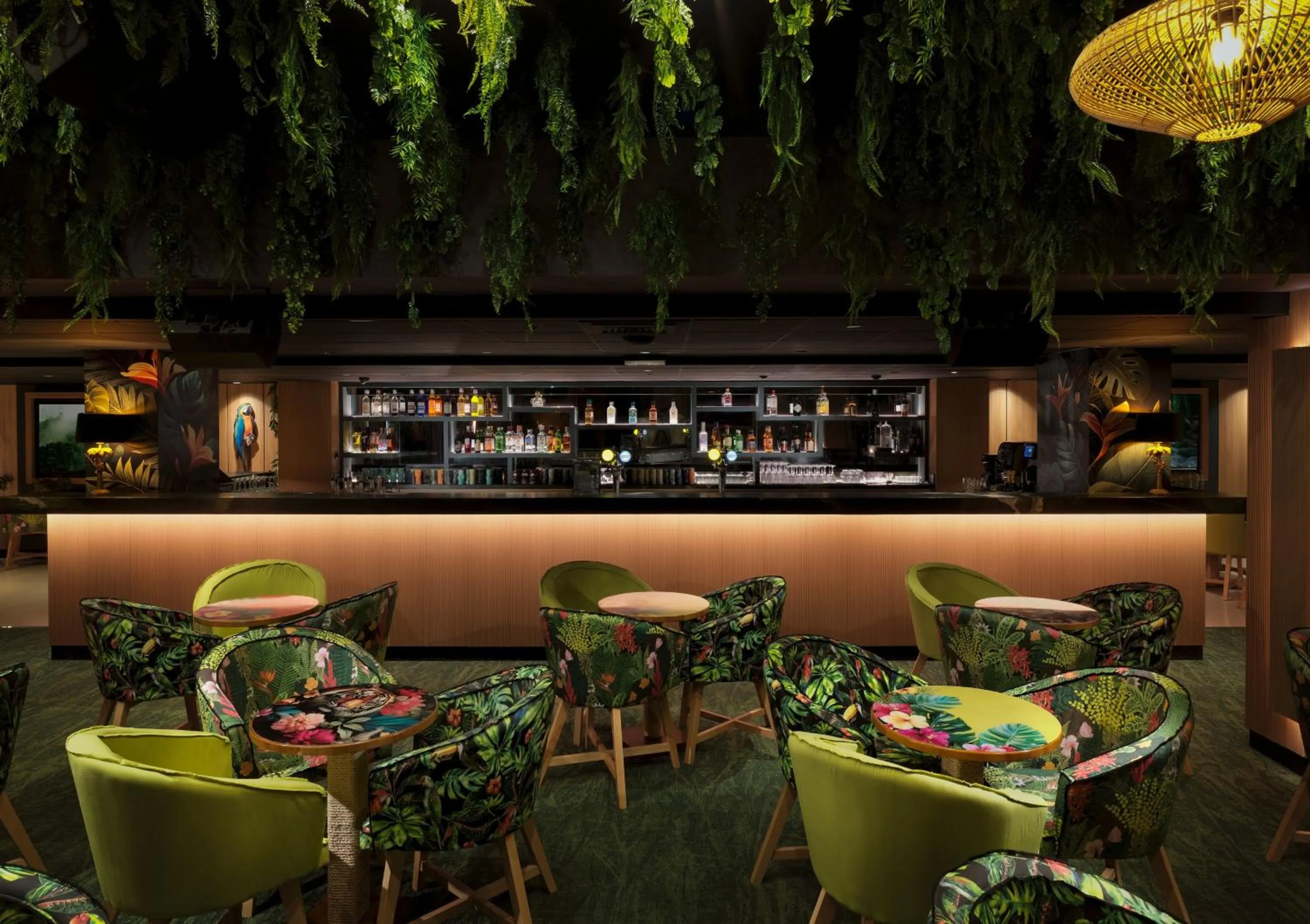 Lounge or bar in St George Beach Hotel & Spa Resort