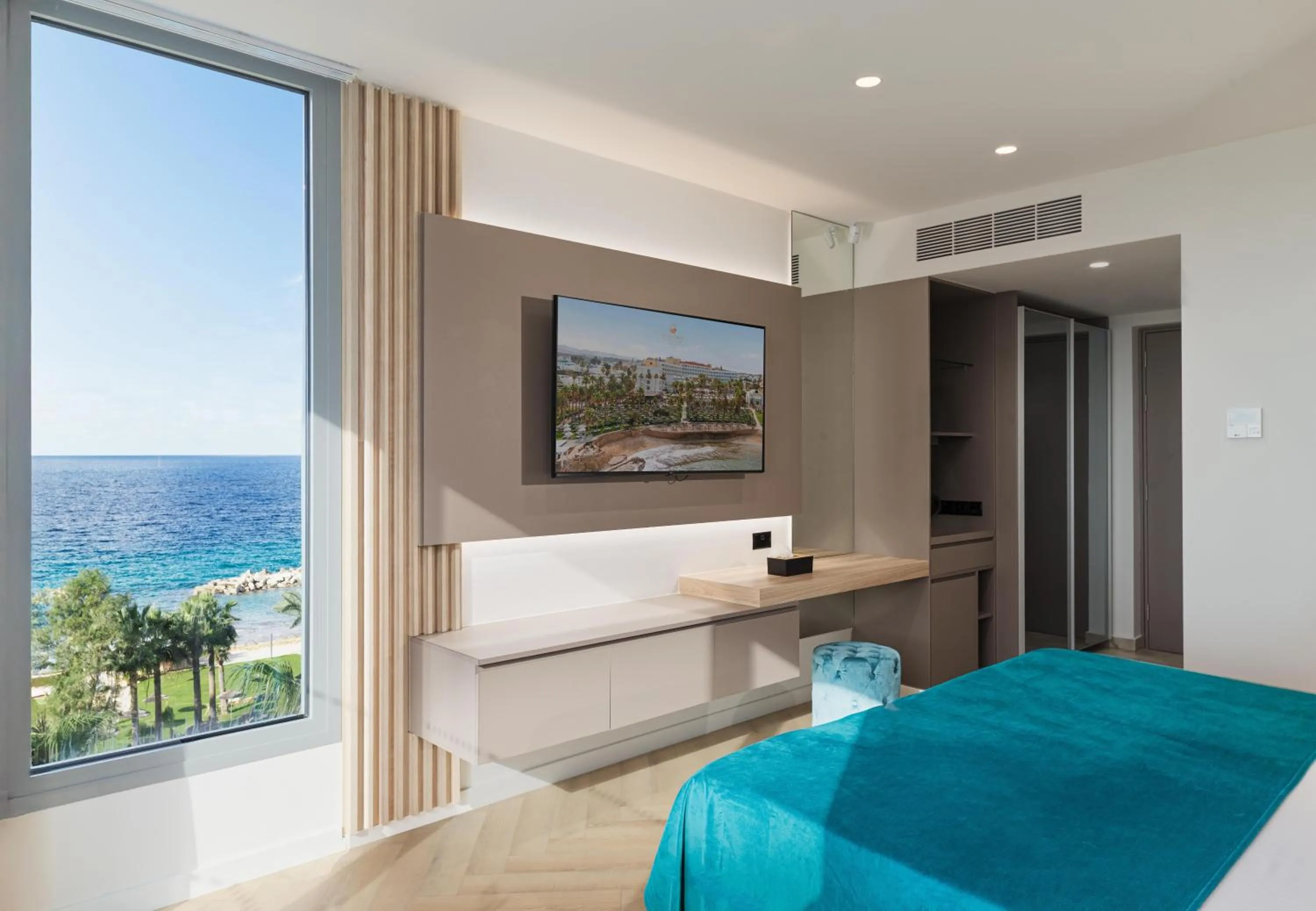 Bedroom, Bed in St George Beach Hotel & Spa Resort