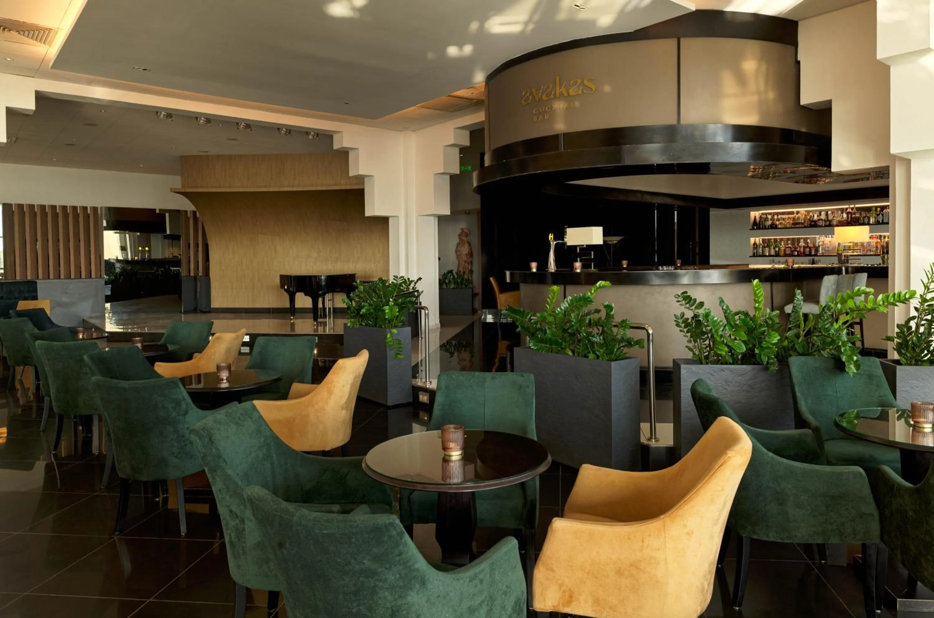 Lounge or bar in St George Beach Hotel & Spa Resort