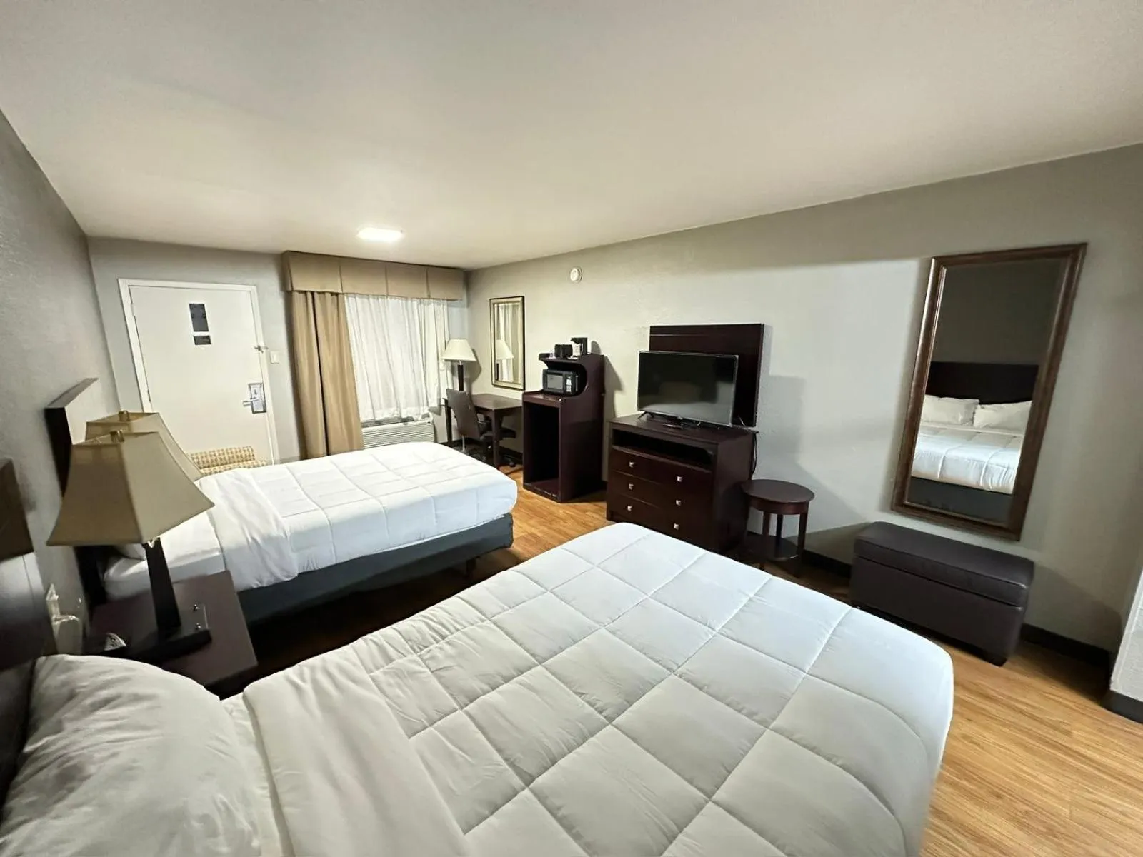 Bed in Rodeway Inn Gainesville I-35